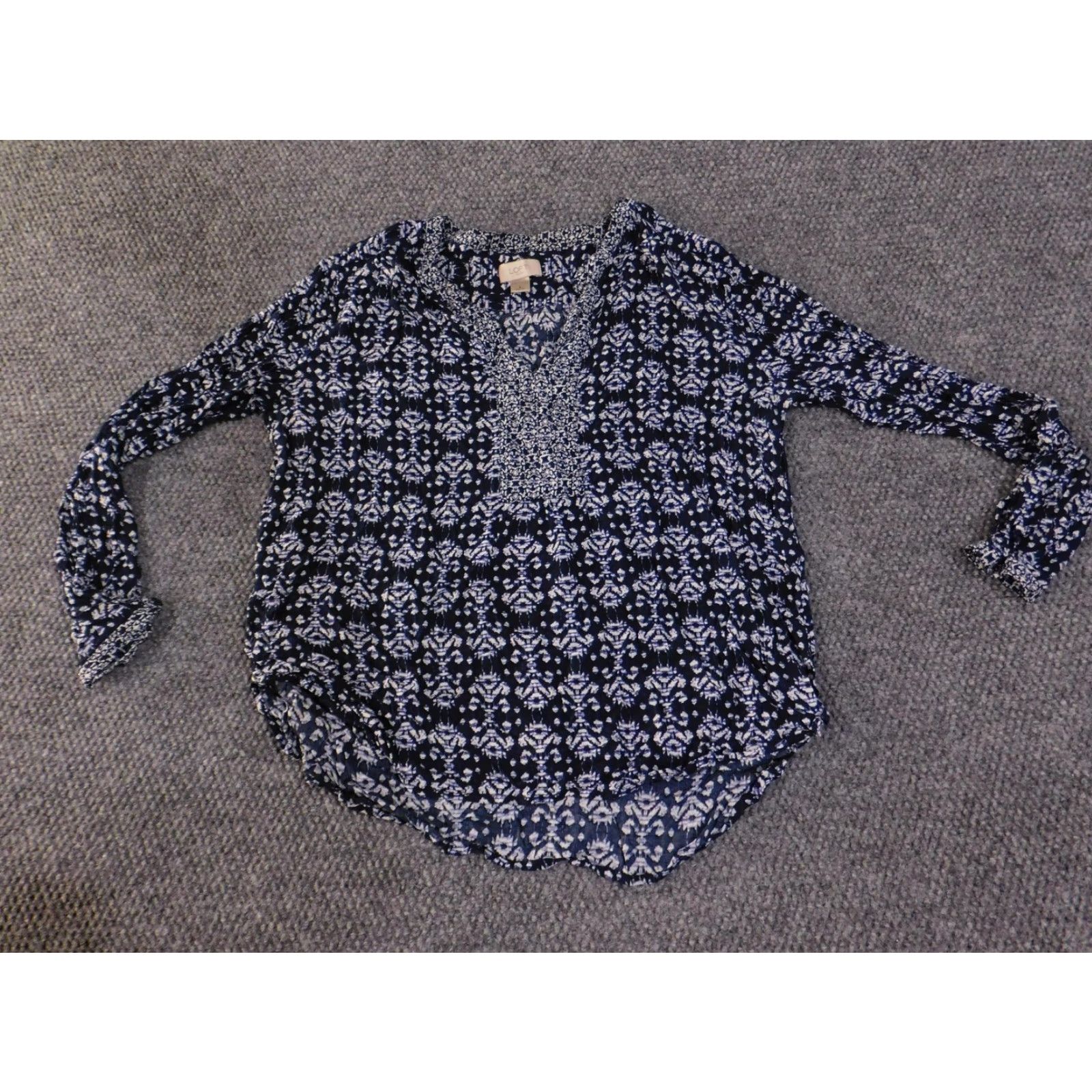 Loft LOFT Outlet Blouse Womens Large Navy Blue Ikat Print Split V-Neck Long Sleeve Blouse Womens L Navy Ikat Print V-Neck Long Sleeve Size L / US 10 / IT 46 - 3 Thumbnail