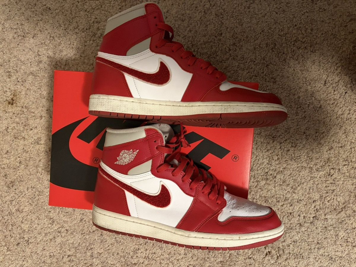 Jordan Brand Varsity Red jordan ones Size US 9.5 / EU 42-43 - 3 Thumbnail