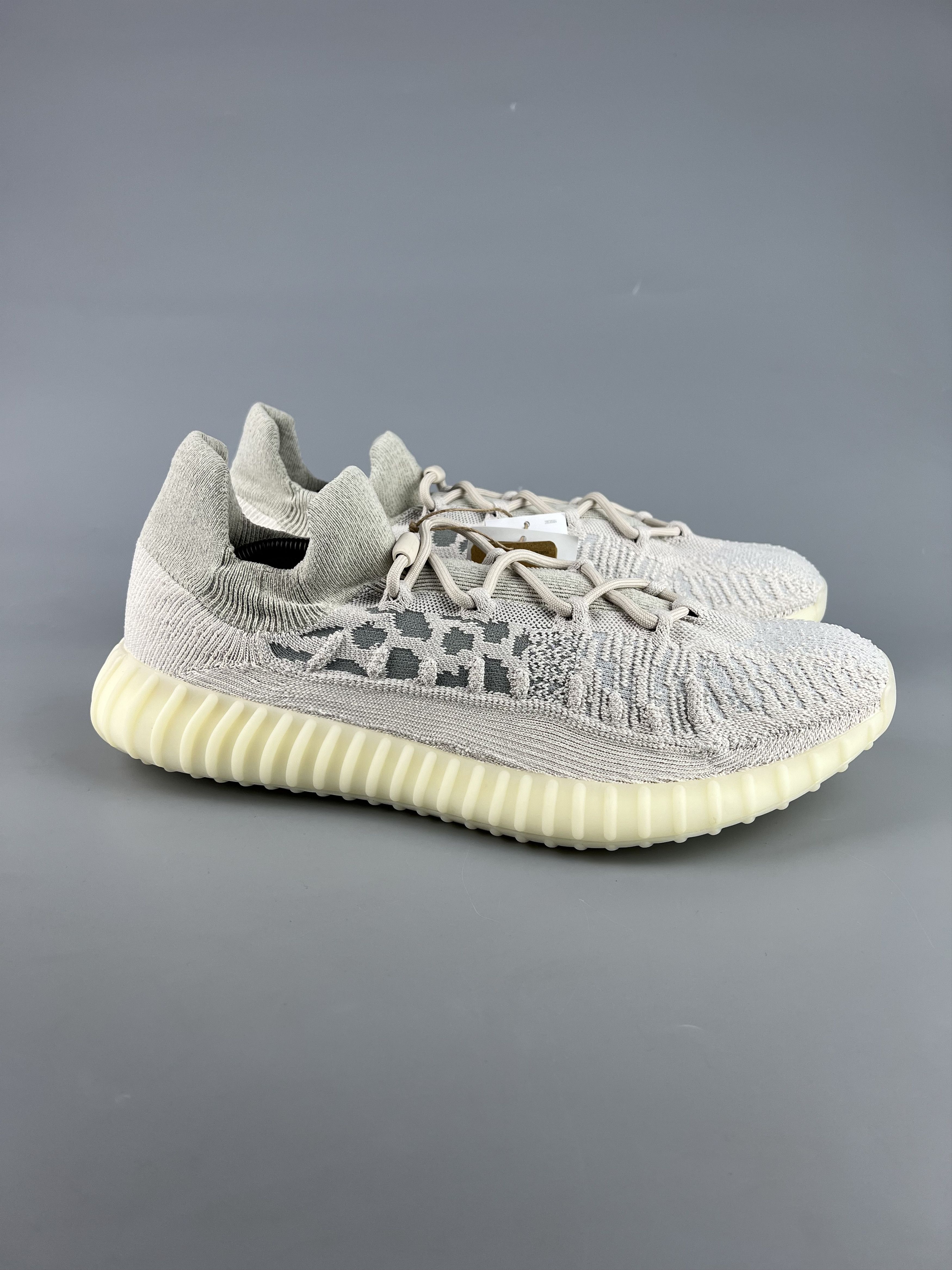 Adidas US16 YEEZY BOOST 350 V2 CMPCT SLATE BONE Size US 15 / EU 48 - 1 Thumbnail