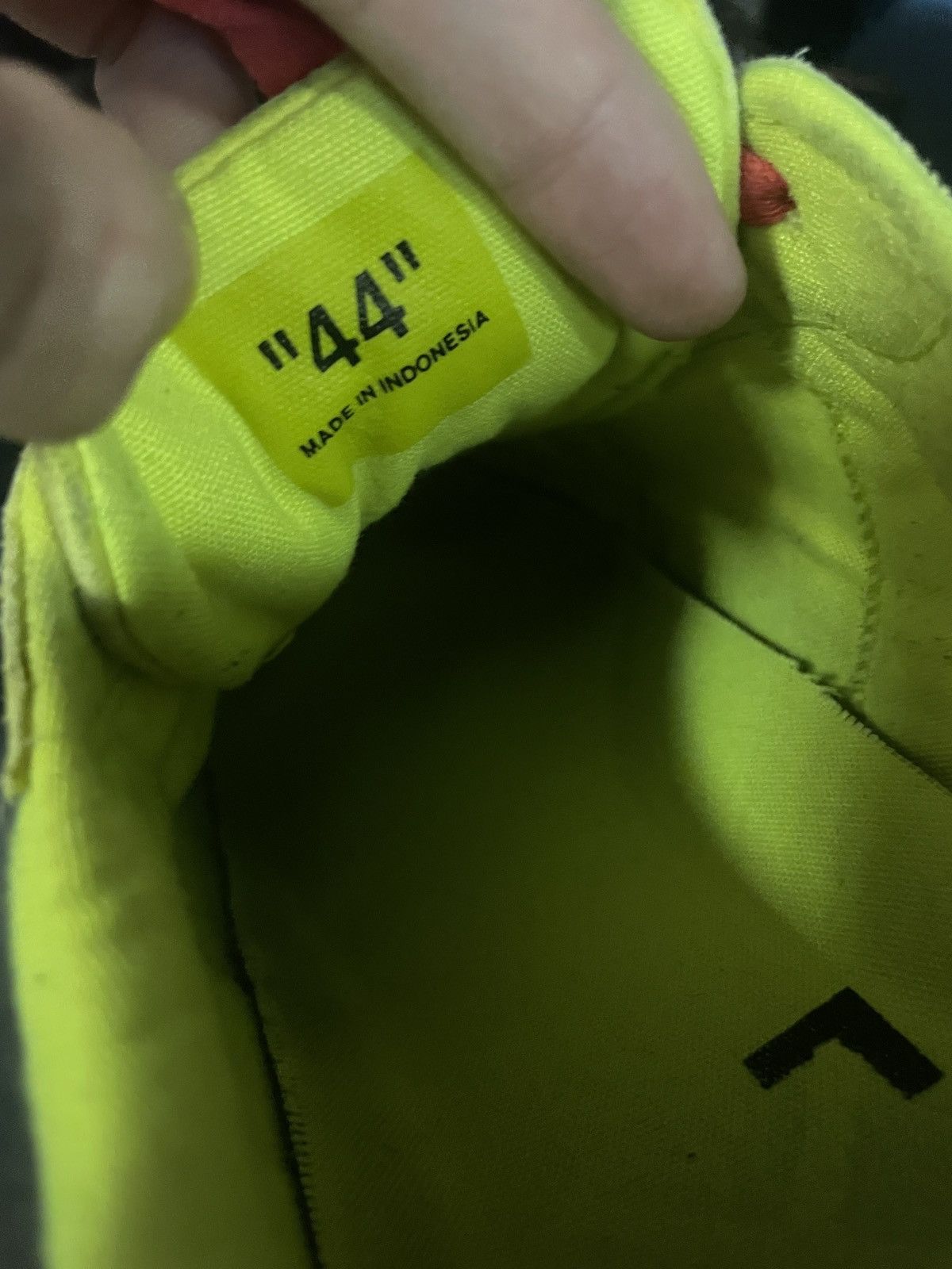 Off-White Off-White Vulc Low 'Fluo Yellow' Size US 11 / EU 44 - 7 Thumbnail