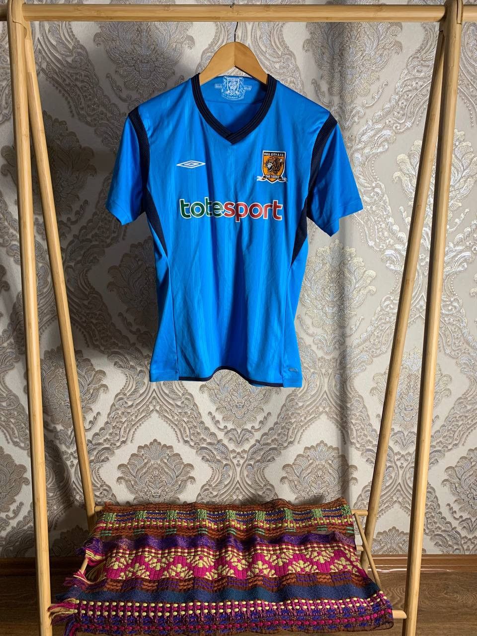 Umbro VERY RARE UMBRO FC HULL CITY ENGLAND SOCCER JERSEY RETRO 90s Size US S / EU 44-46 / 1 - 2 Thumbnail