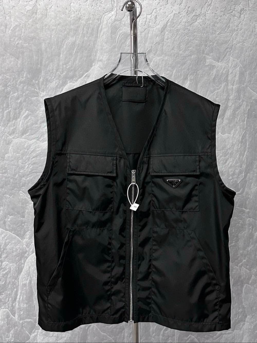 Prada Prada Re-Nylon Logo Plaque Vest Size L Size US L / EU 52-54 / 3 - 1 Thumbnail