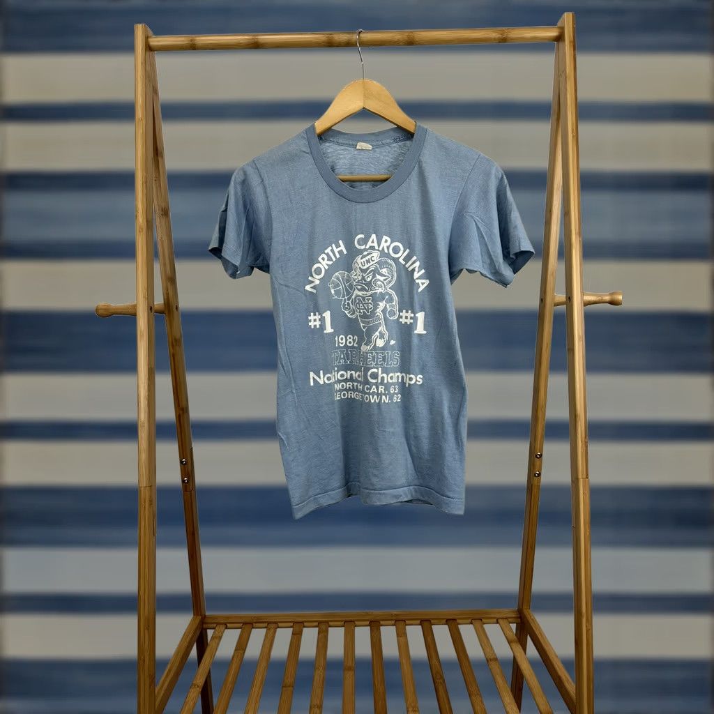 Vintage VINTAGE UNC Tar Heels North Carolina 1982 Michael Jordan NCAA Champs T-Shirt S Mens Size US S / EU 44-46 / 1 - 1 Thumbnail