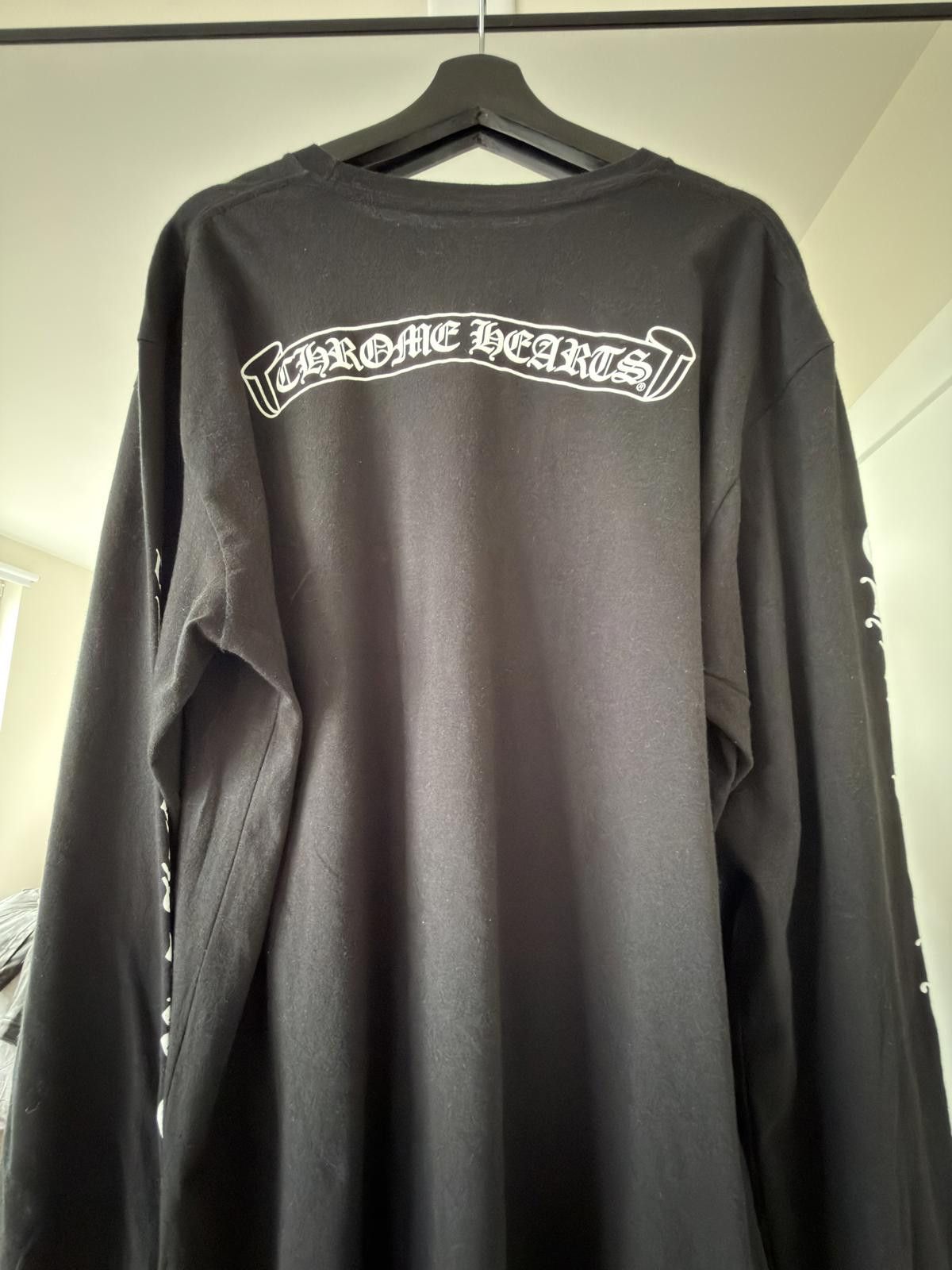 Chrome Hearts Chrome Hearts Scroll Logo L/S Pocket T-shirt Black Size US XL / EU 56 / 4 - 2 Thumbnail