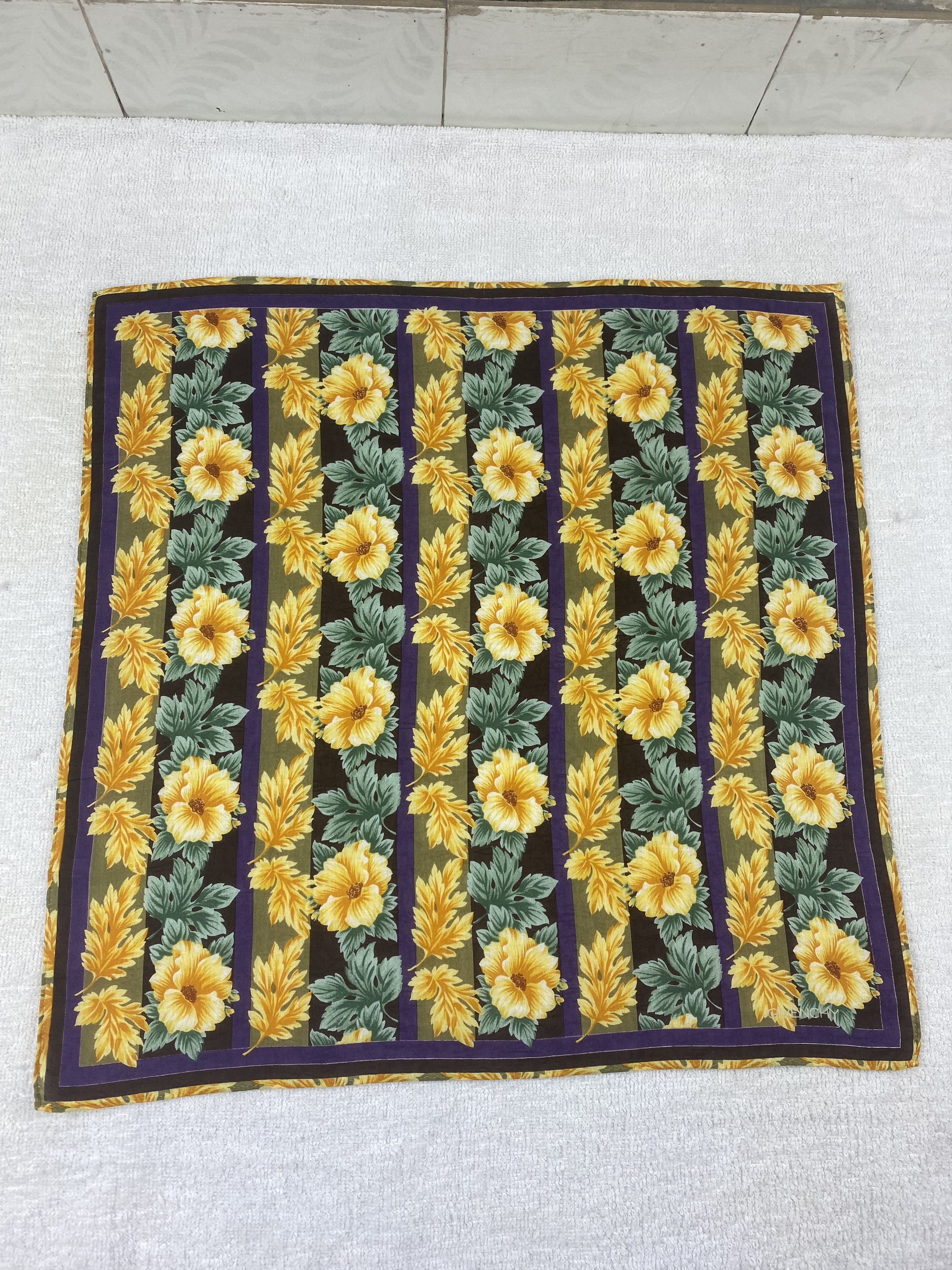 Vintage Givenchy Handkerchief / Bandana / Neckerchief A1173 Size ONE SIZE - 3 Thumbnail