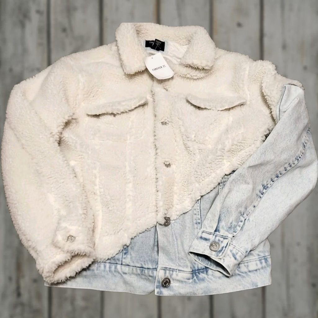 Forever 21 FOREVER 21 Womens Jacket Shirt Denim Trucker Button Up Sherpa Collar Blue Distressed S Size 28" / US 6 / IT 42 - 1 Thumbnail