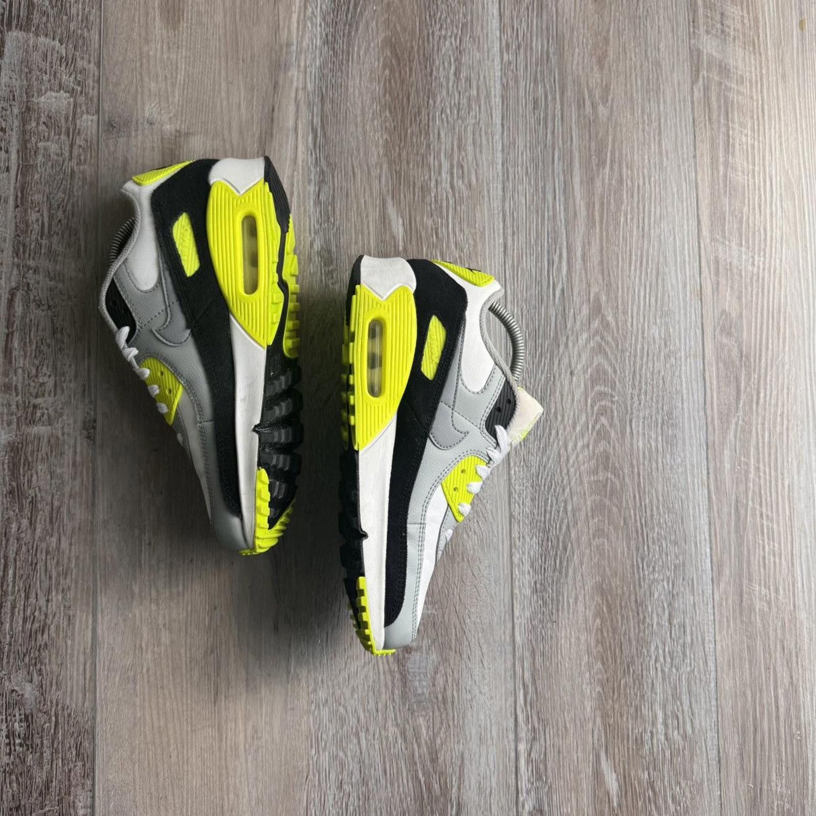 Nike NIKE • Air Max '90 GS "Volt" (6.5M) Size US 6.5 / EU 39-40 - 10 Thumbnail