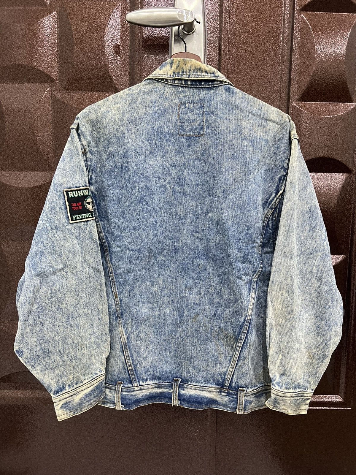Japanese Brand Vintage 80's Wrangler Acid Wash Hotcrew Patches Denim Jacket Size US M / EU 48-50 / 2 - 8 Thumbnail