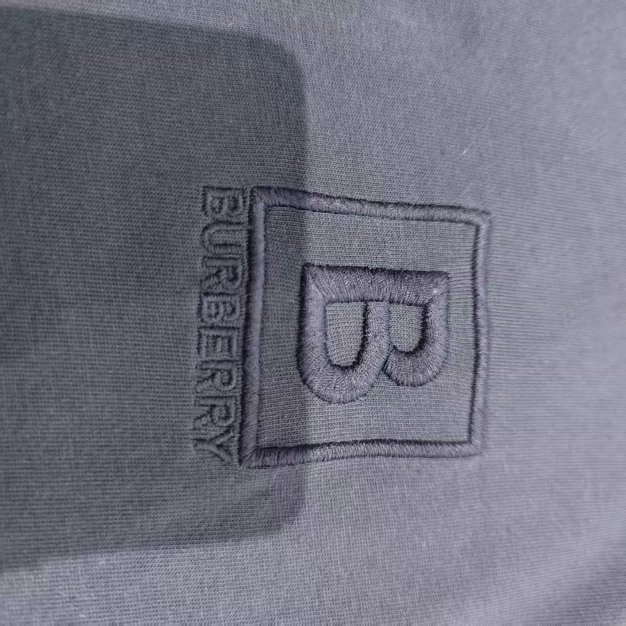 Burberry bbr Burberry women's M short sleeve Size M / US 6-8 / IT 42-44 - 4 Thumbnail