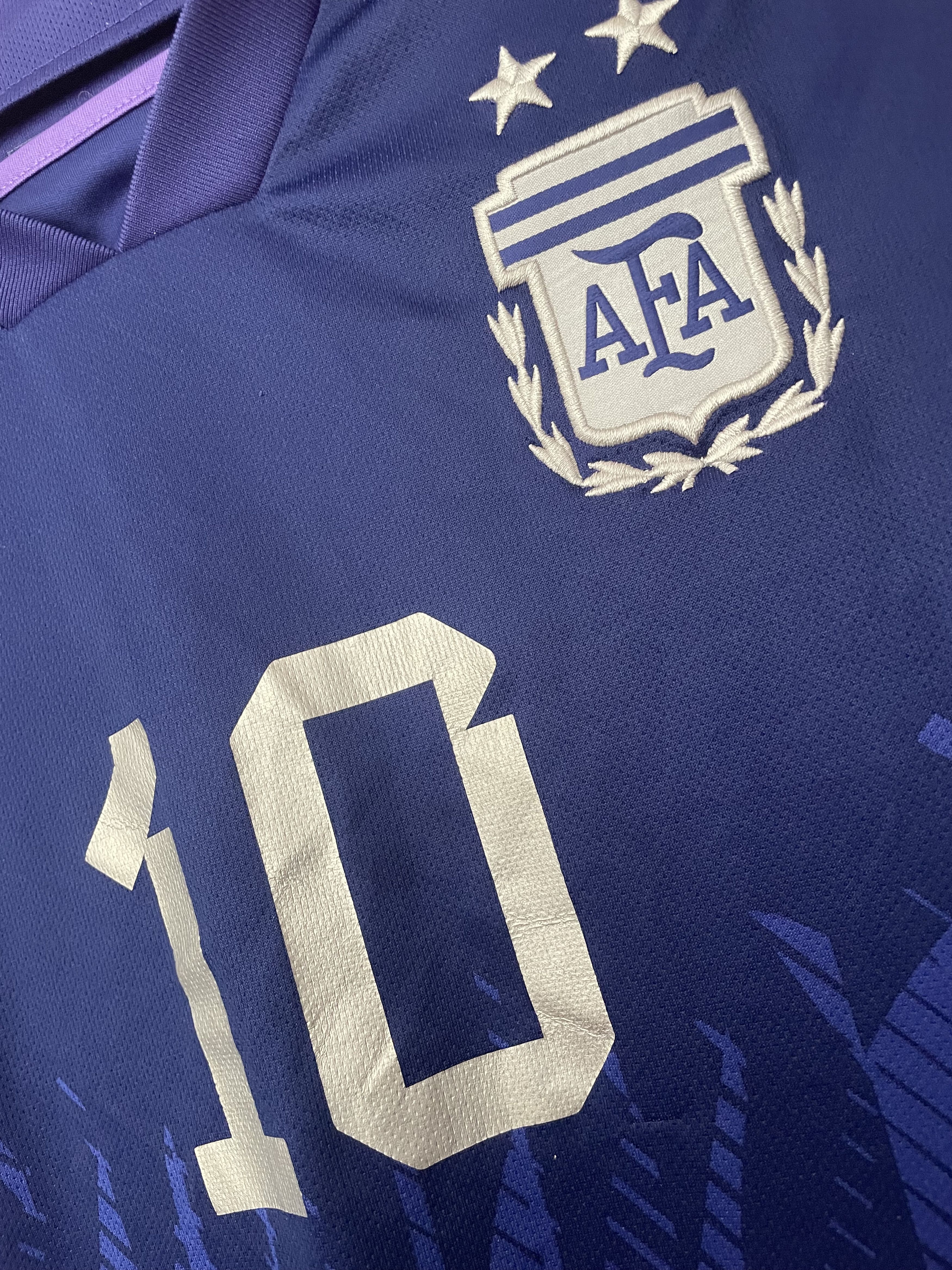 Adidas Adidas Messi #10 Argentina 2022 Away Authentic L Slim Size US L / EU 52-54 / 3 - 5 Thumbnail