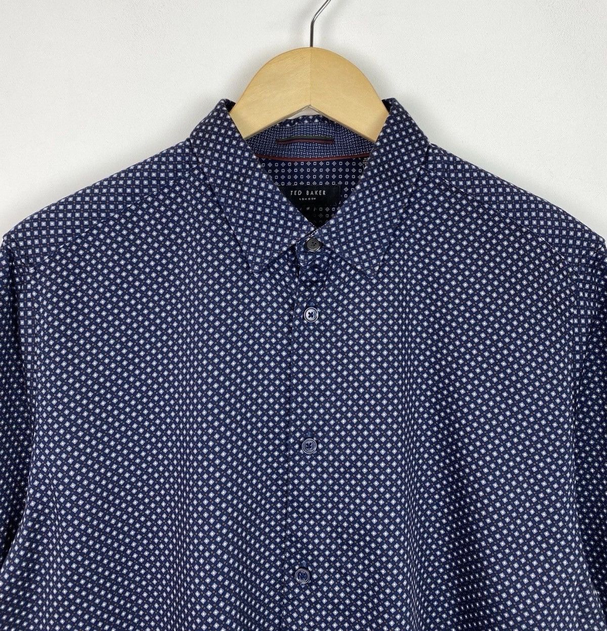 Ted Baker Ted Baker Long Sleeve Shirt Top Logo Buttons White Blue Size US XL / EU 56 / 4 - 2 Thumbnail