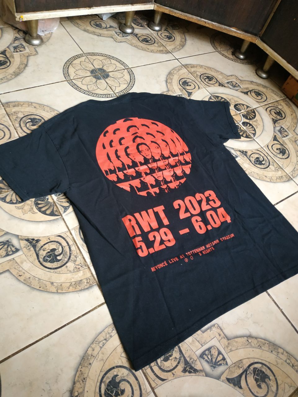 Beyonce Beyonce Renaissance Tour London Has A Problem Tee L Size US L / EU 52-54 / 3 - 13 Thumbnail
