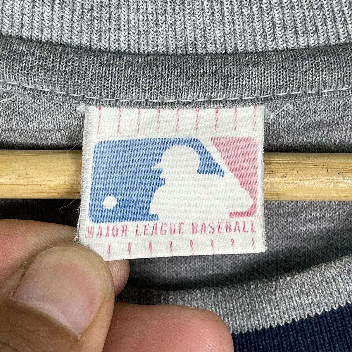 New York Yankees New York Yankees Small Logo Crewneck Sweatshirt Size US L / EU 52-54 / 3 - 9 Thumbnail