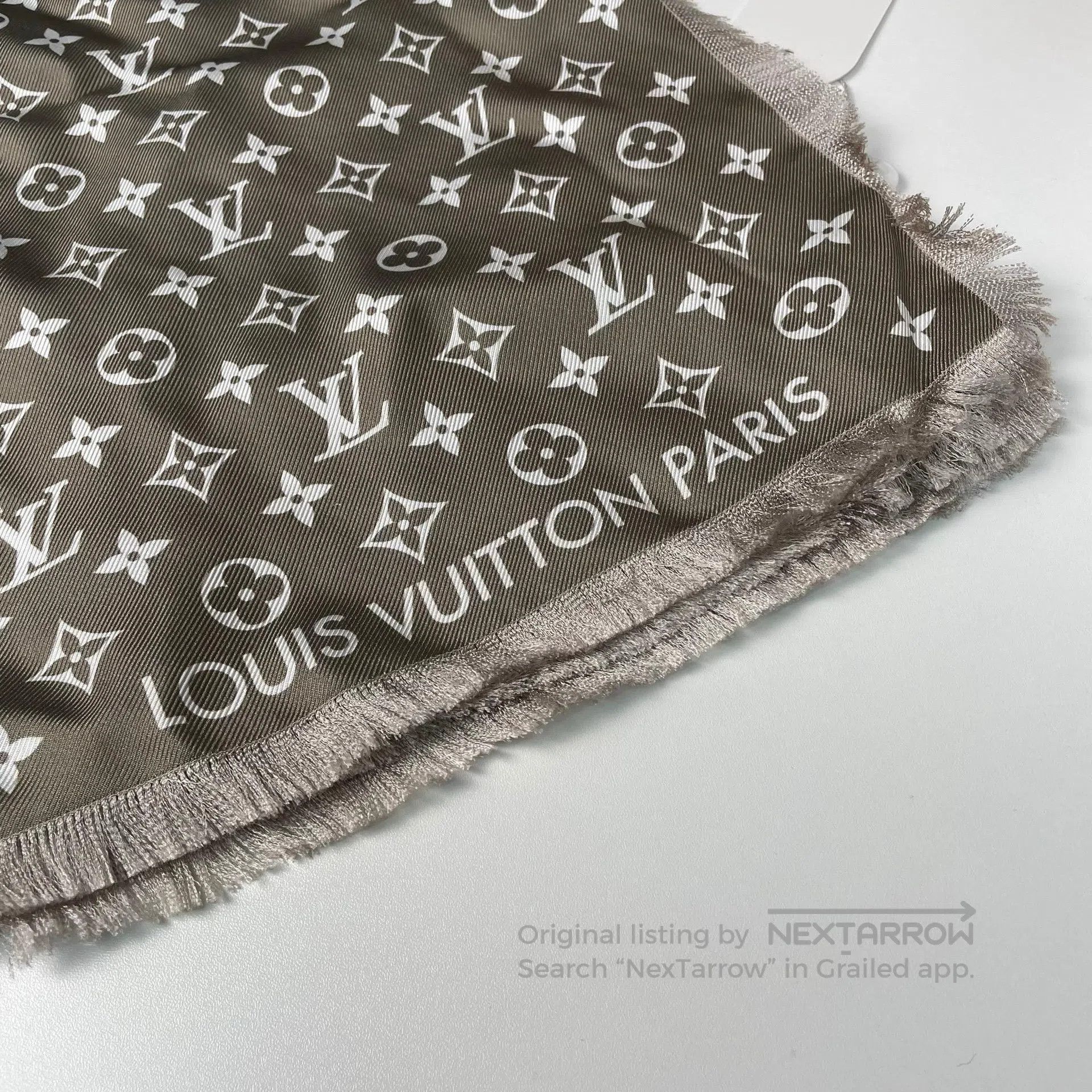 Louis Vuitton Louis Vuitton Coffee Brown Mulberry Silk Classic Fringe Sh Size ONE SIZE - 3 Thumbnail