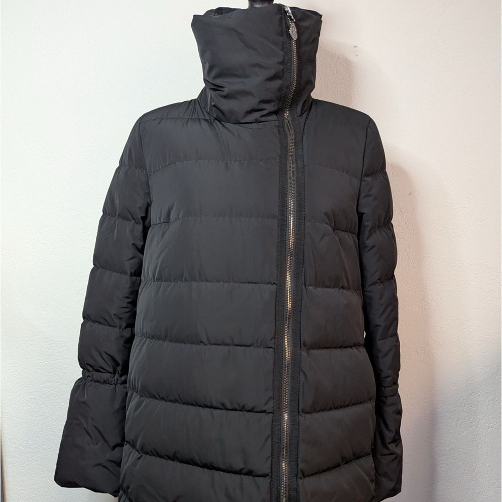 Moncler Lobelia Quilted Down Puffer Coat size 1 Black Bell Sleeves Size S / US 4 / IT 40 - 6 Thumbnail