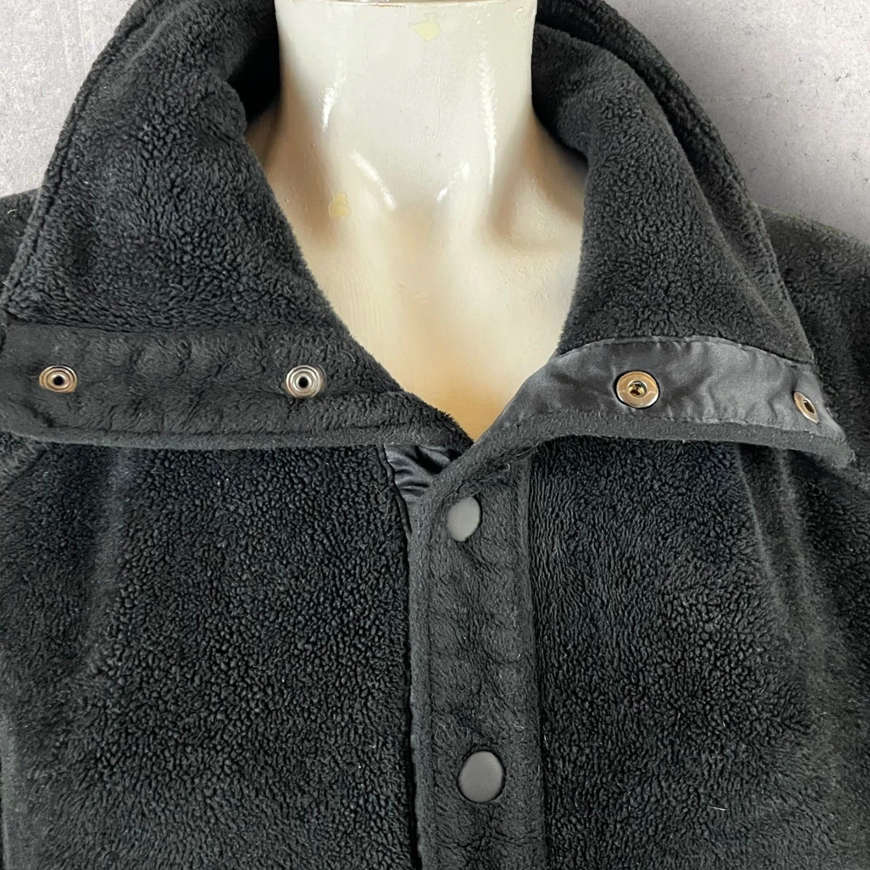 Athleta Athleta Sweatshirt Large Black Fleece Snap Button Pullover Easy Care Pockets Activewear Women Regular Pullover 1/2 Snap Size L / US 10 / IT 46 - 3 Thumbnail