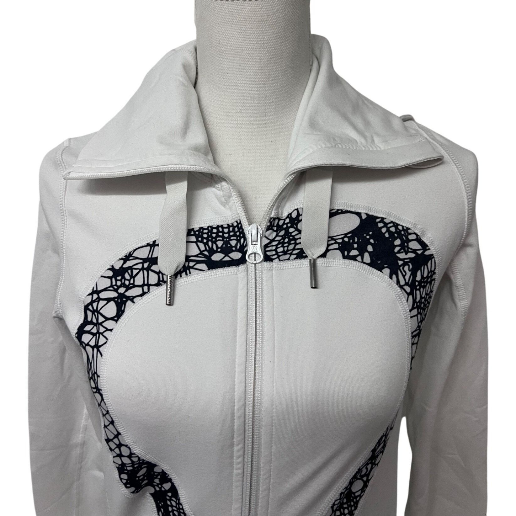 Lululemon Lululemon Womens White Scuba Hoodie Zip Up Jacket Sz 4 Zip P Size S / US 4 / IT 40 - 7 Thumbnail