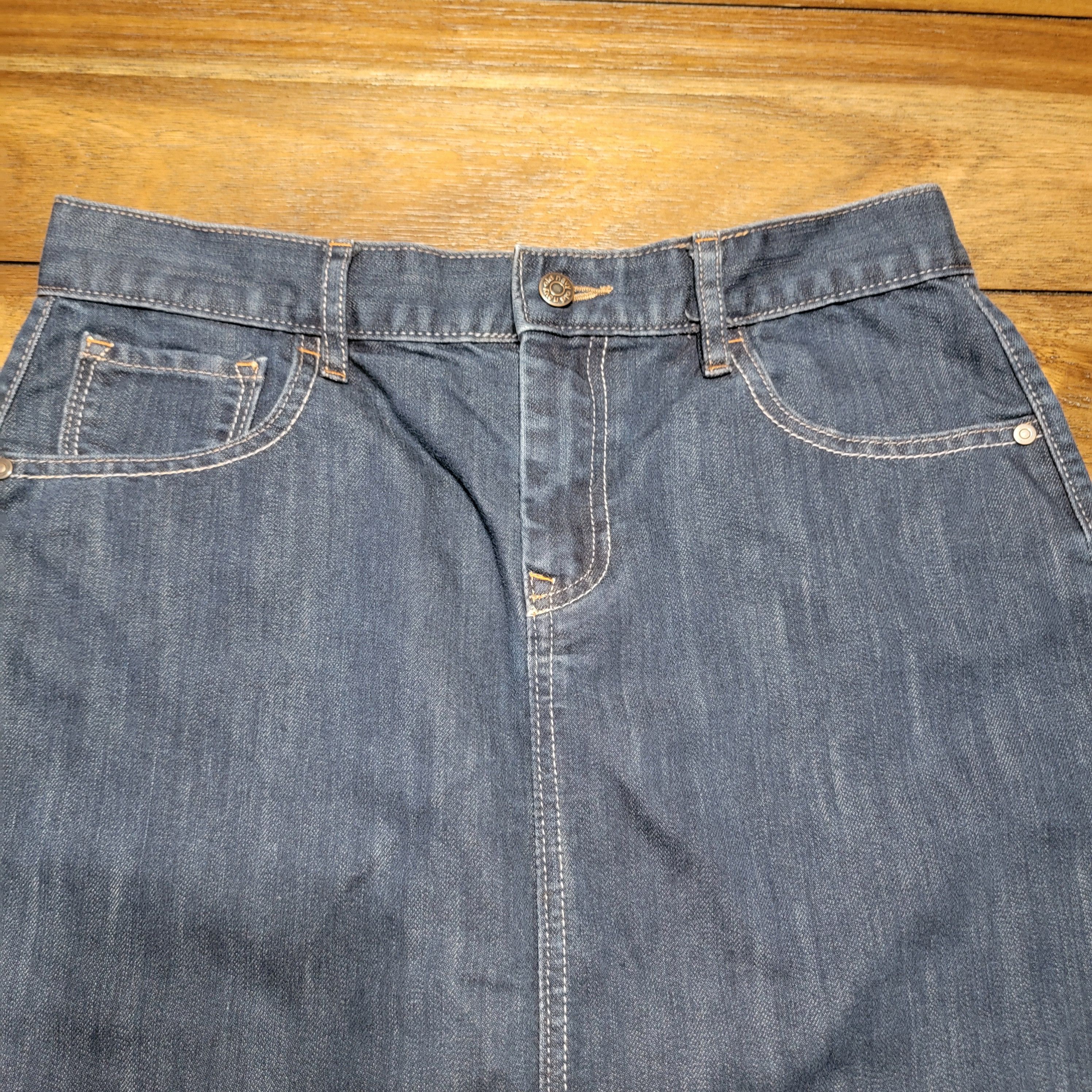 Old Navy Old Navy Knee Length Denim Pencil Skirt - Size 6 High Rise Size 30" / US 8 / IT 44 - 2 Thumbnail