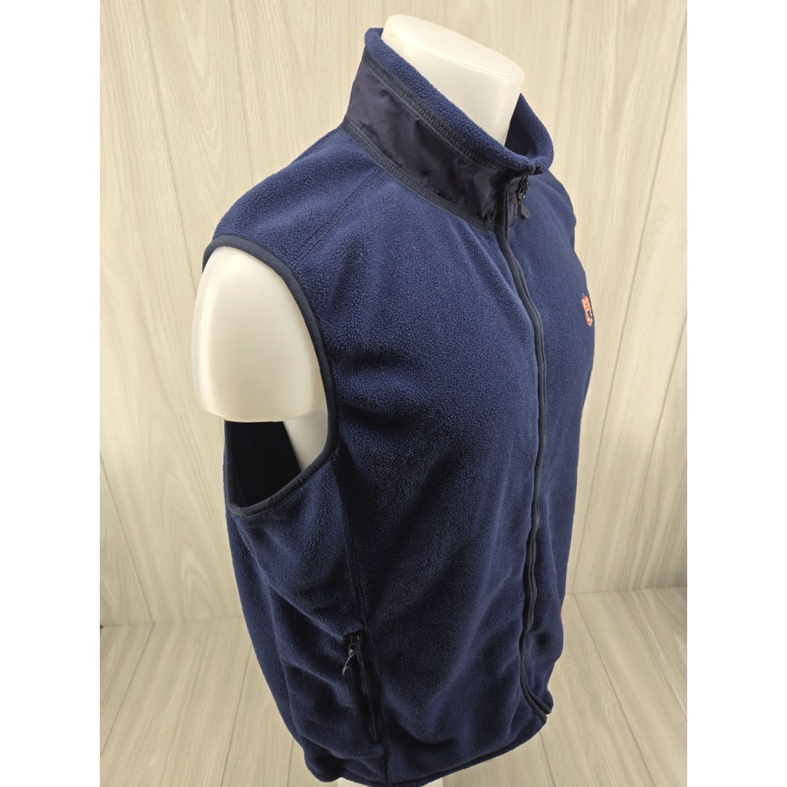Vineyard Vines VINEYARD VINES Auburn University Tigers Fleece Vest in Blue Large Men Vest Size US L / EU 52-54 / 3 - 7 Thumbnail