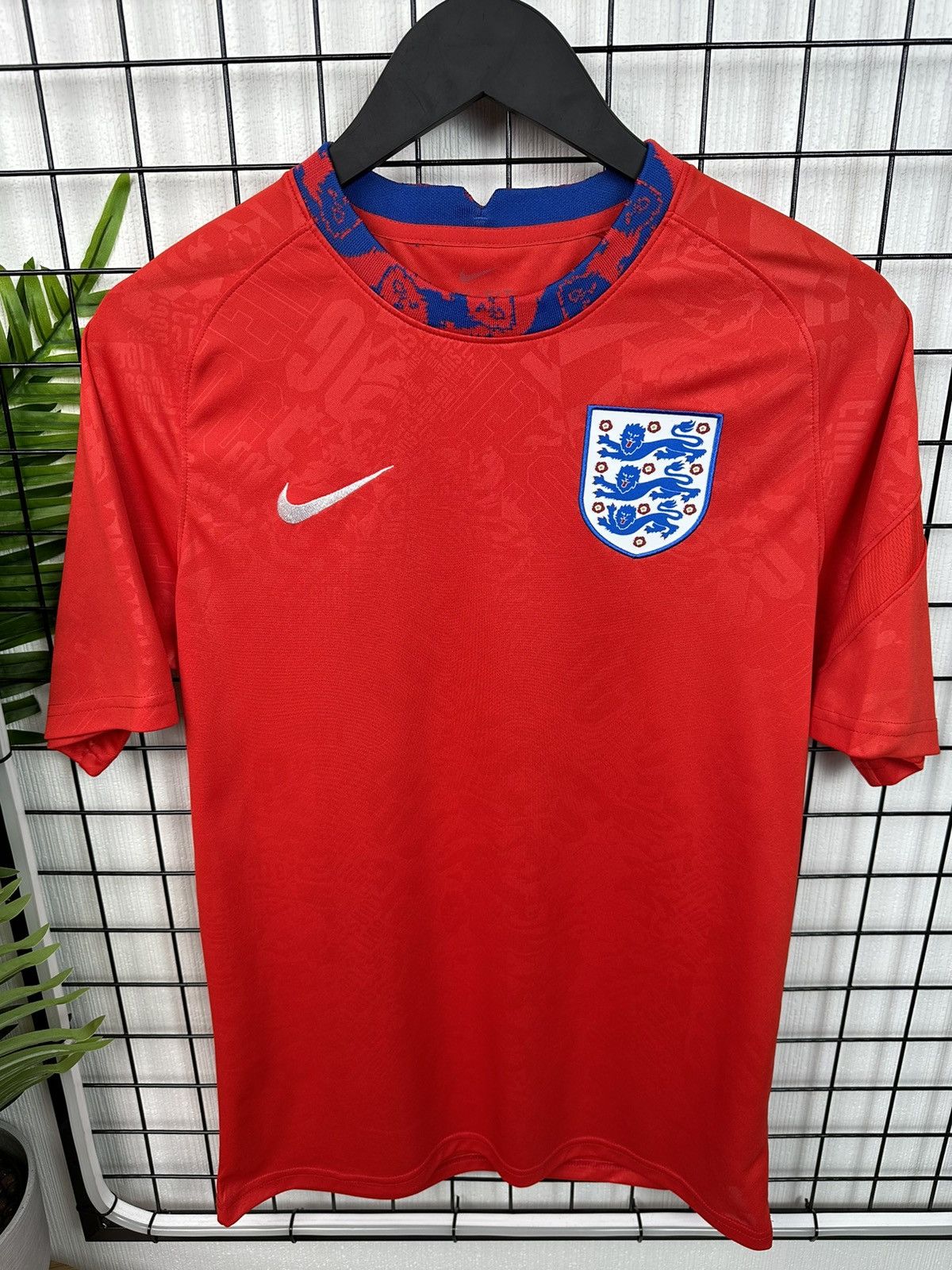 Nike England jersey kit 2020 2021 Nike training National team Men Size US M / EU 48-50 / 2 - 5 Thumbnail