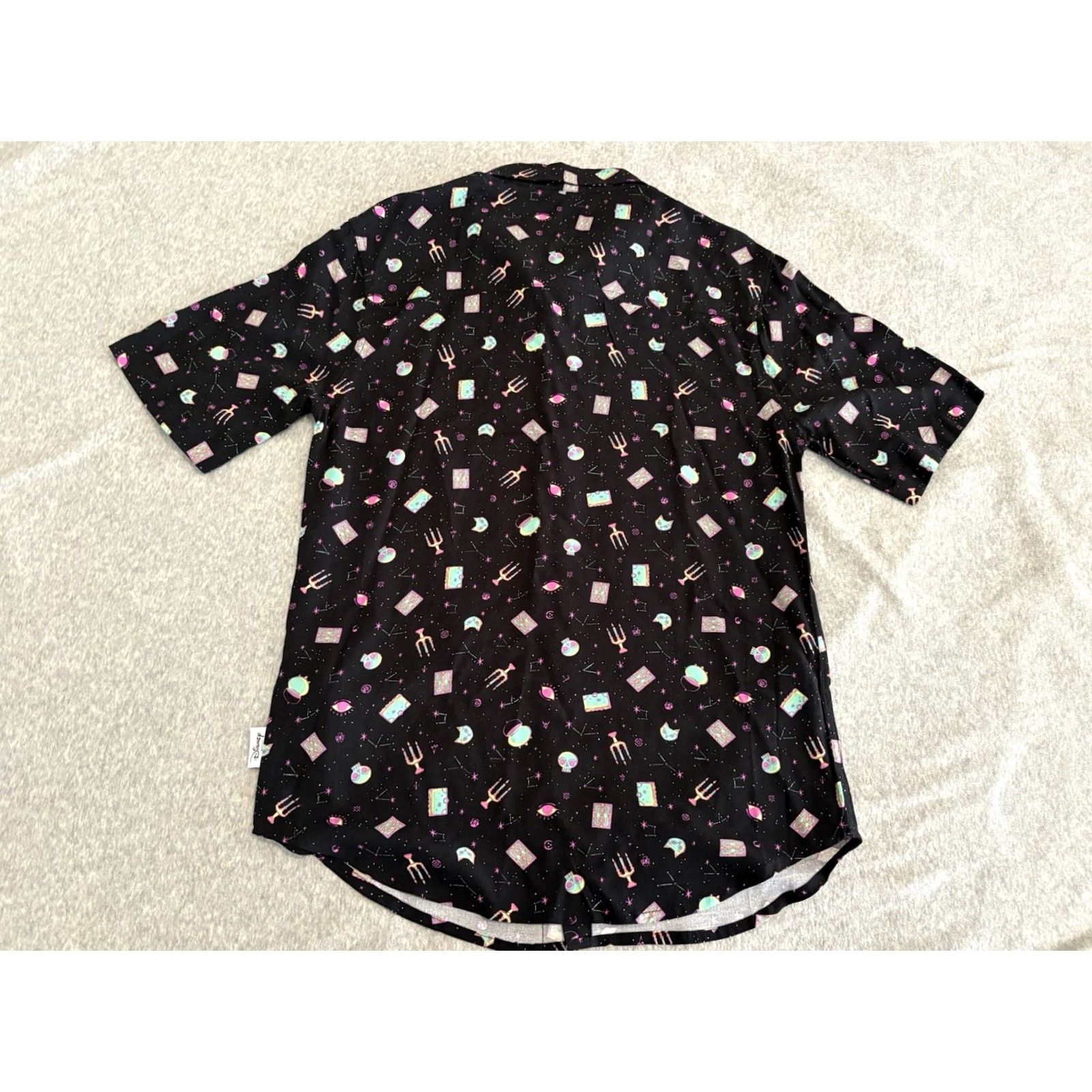 Disney Disney Hocus Pocus Button Up Shirt Mens Small Black Halloween AOP Short Sleeve Women? Size US S / EU 44-46 / 1 - 5 Thumbnail
