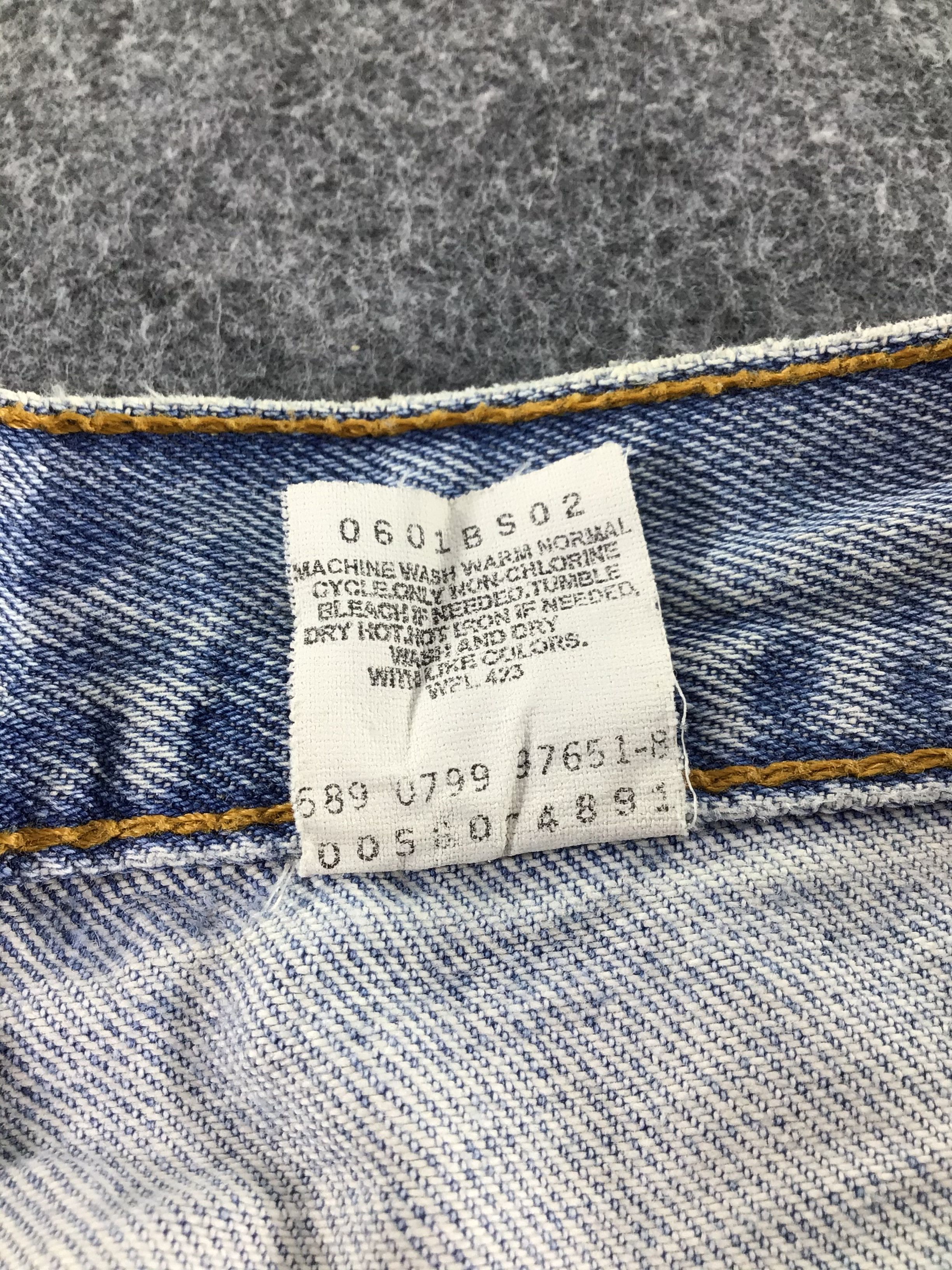 Levi's Vintage Levis 560 Jeans Distress Faded Blue Denim -J559 Size US 30 / EU 46 - 12 Thumbnail
