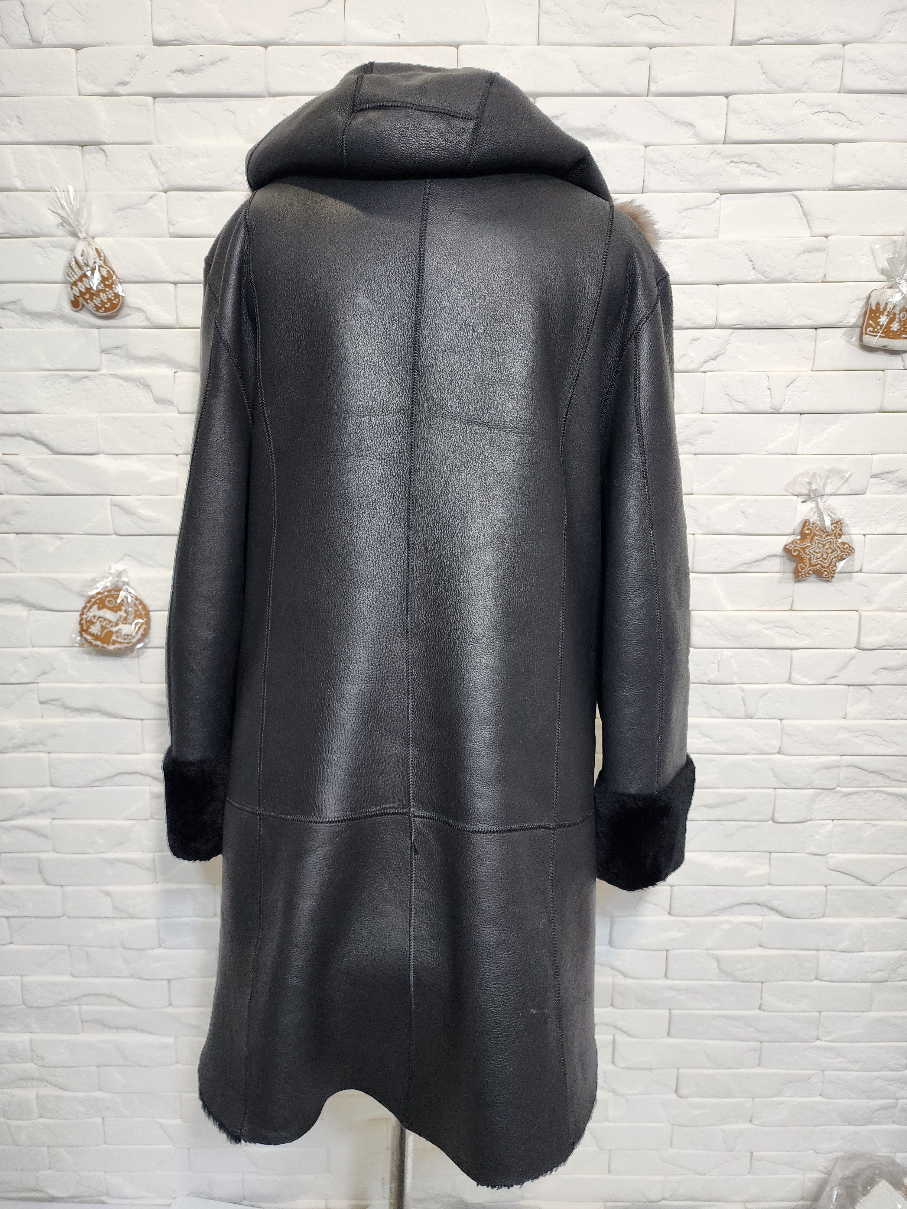 Uniqlo Reversible Black Sheepskin Coat: Fur Hood, Button Closure Size XXL / US 16-18 / IT 52-54 - 4 Thumbnail