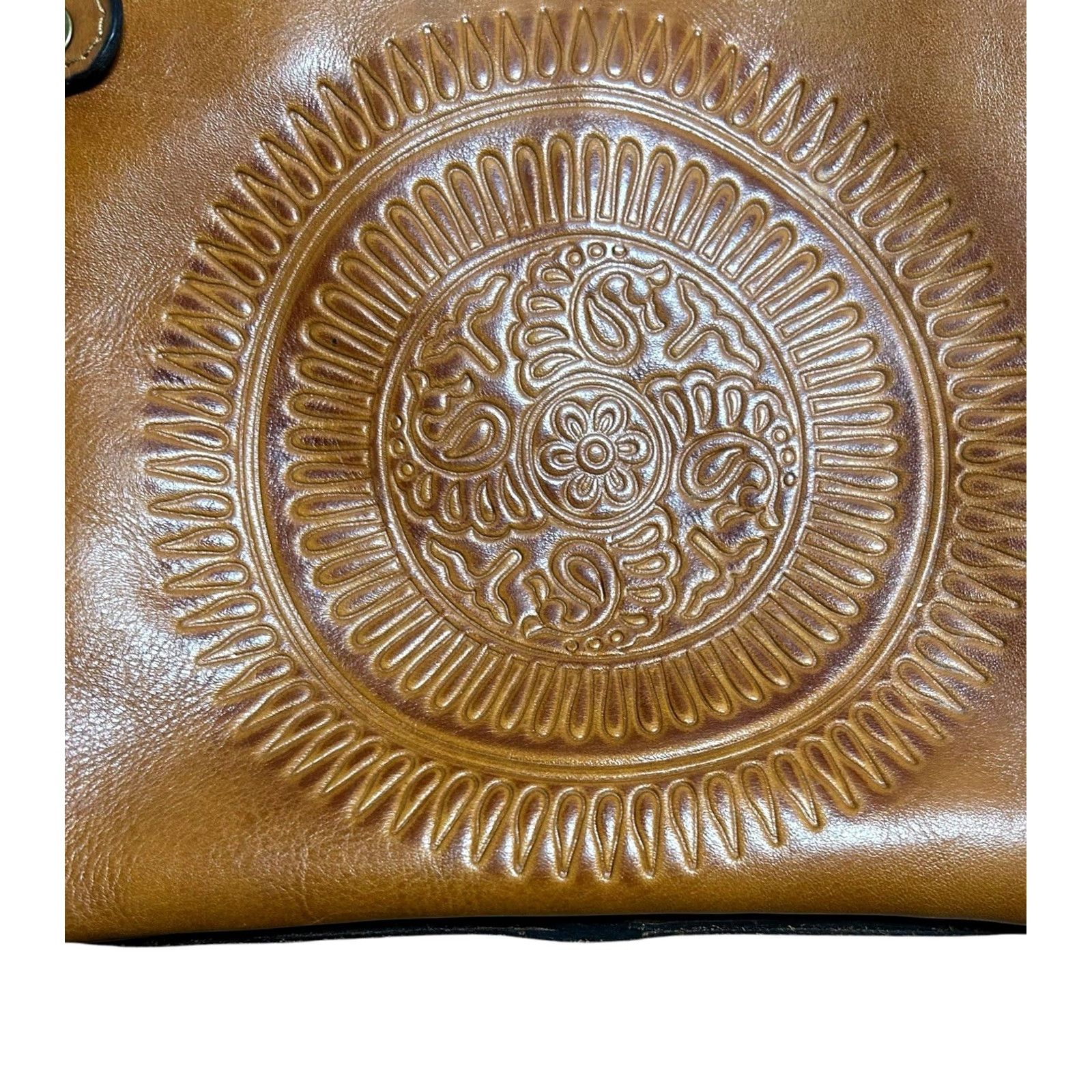 Patricia Nash Patricia Nash Prizzi Tooled Crossbody Leather Purse Women’s Shoulder Bag Tan Brown Geometric Pockets Zipper Size ONE SIZE - 5 Thumbnail