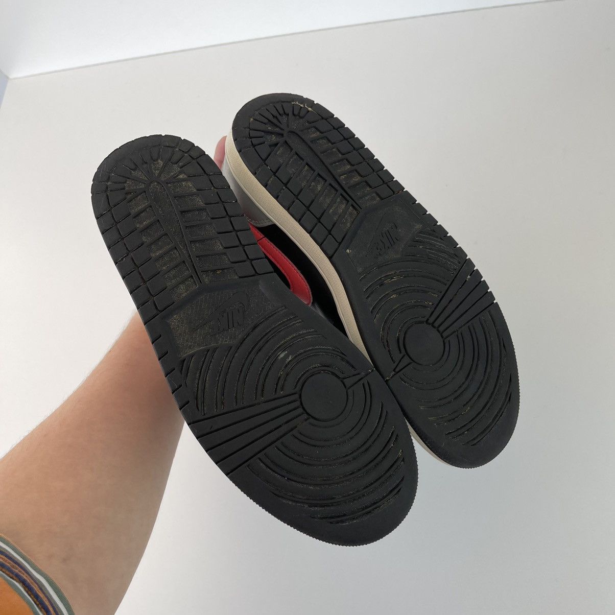 Jordan Brand Nike Air Jordan 1 Mid 2020 Hi-Top Shoes Mid/Pink/Shadow Size US 8 / EU 41 - 10 Thumbnail