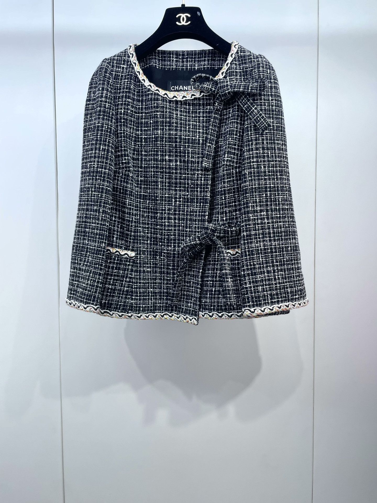 Chanel Chanel 25C Black White Bow Coat Size XS / US 0-2 / IT 36-38 - 1 Thumbnail