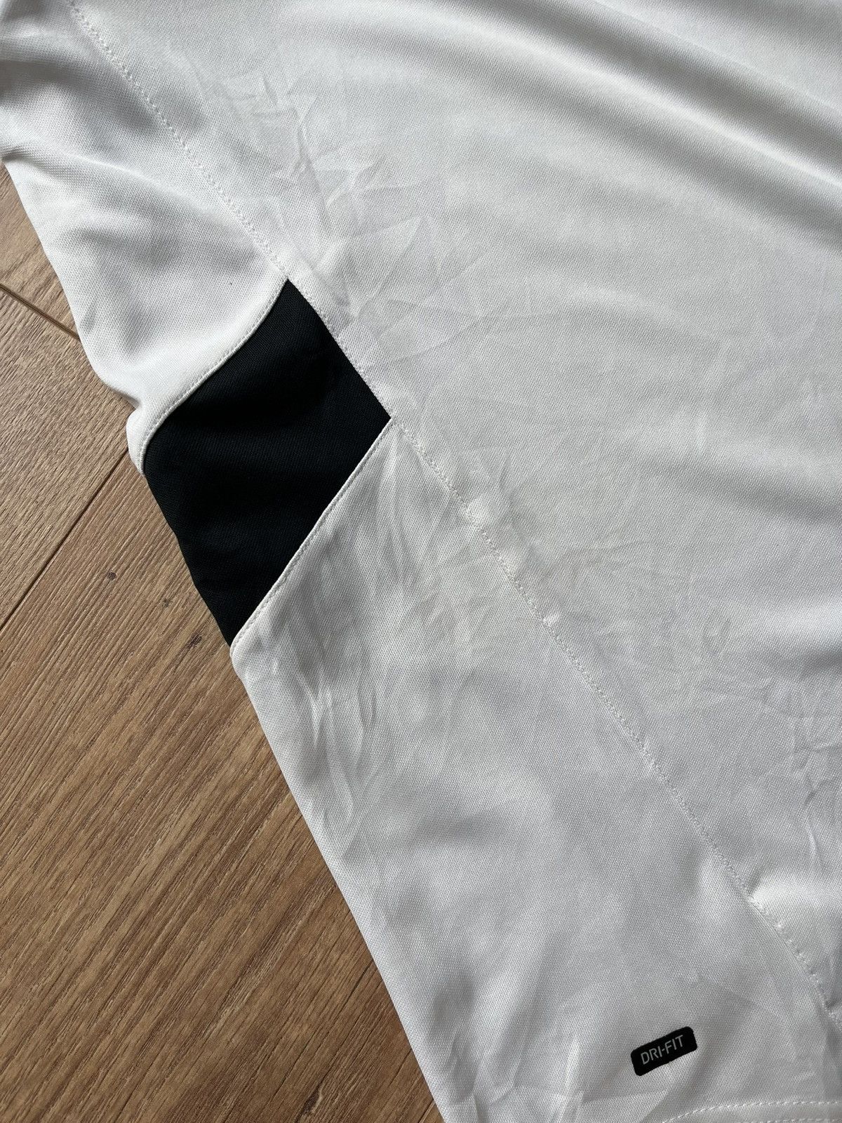 Nike 90’s NIKE TEAM BIG CENTRAL SWOOSH LOGO Y2K RETRO TEE RARE Size US M / EU 48-50 / 2 - 11 Thumbnail