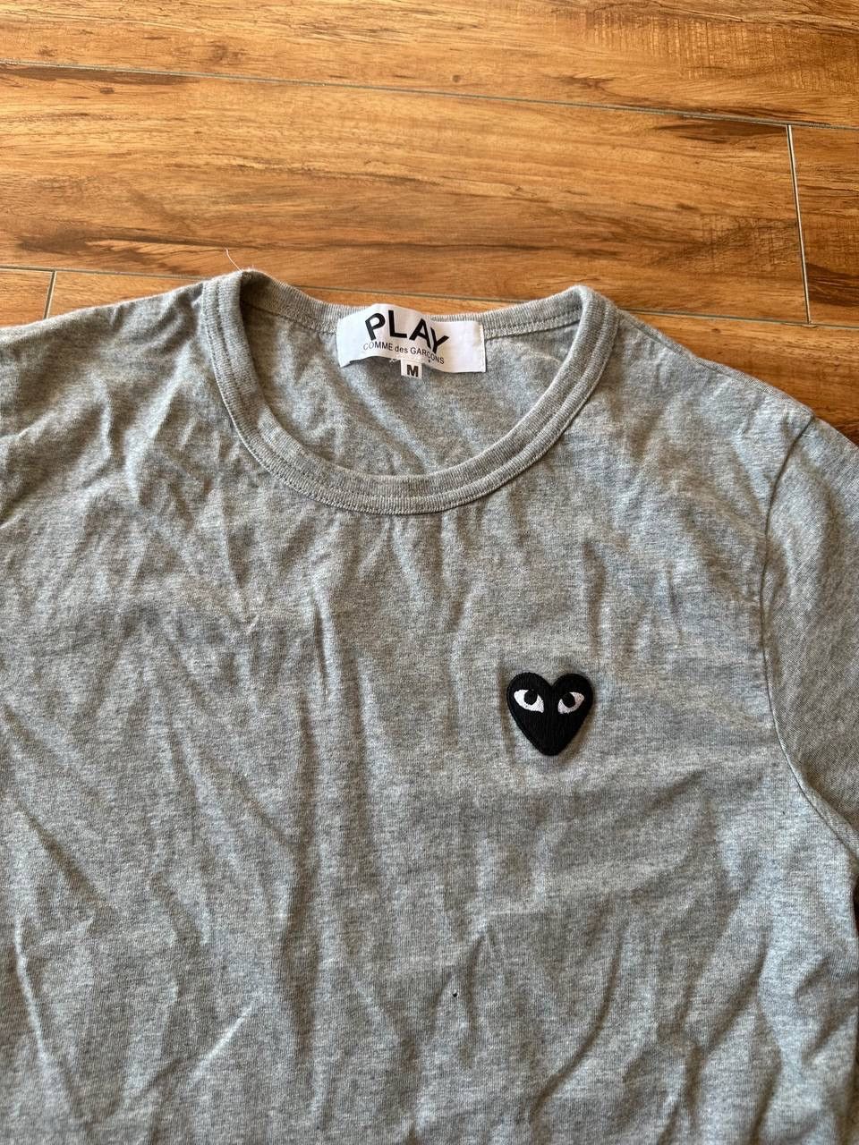 Comme des Garcons PLAY Rare Comme Des Garcons PLAY JAPAN Short Sleeve Logo T-Shirt Size US M / EU 48-50 / 2 - 2 Thumbnail