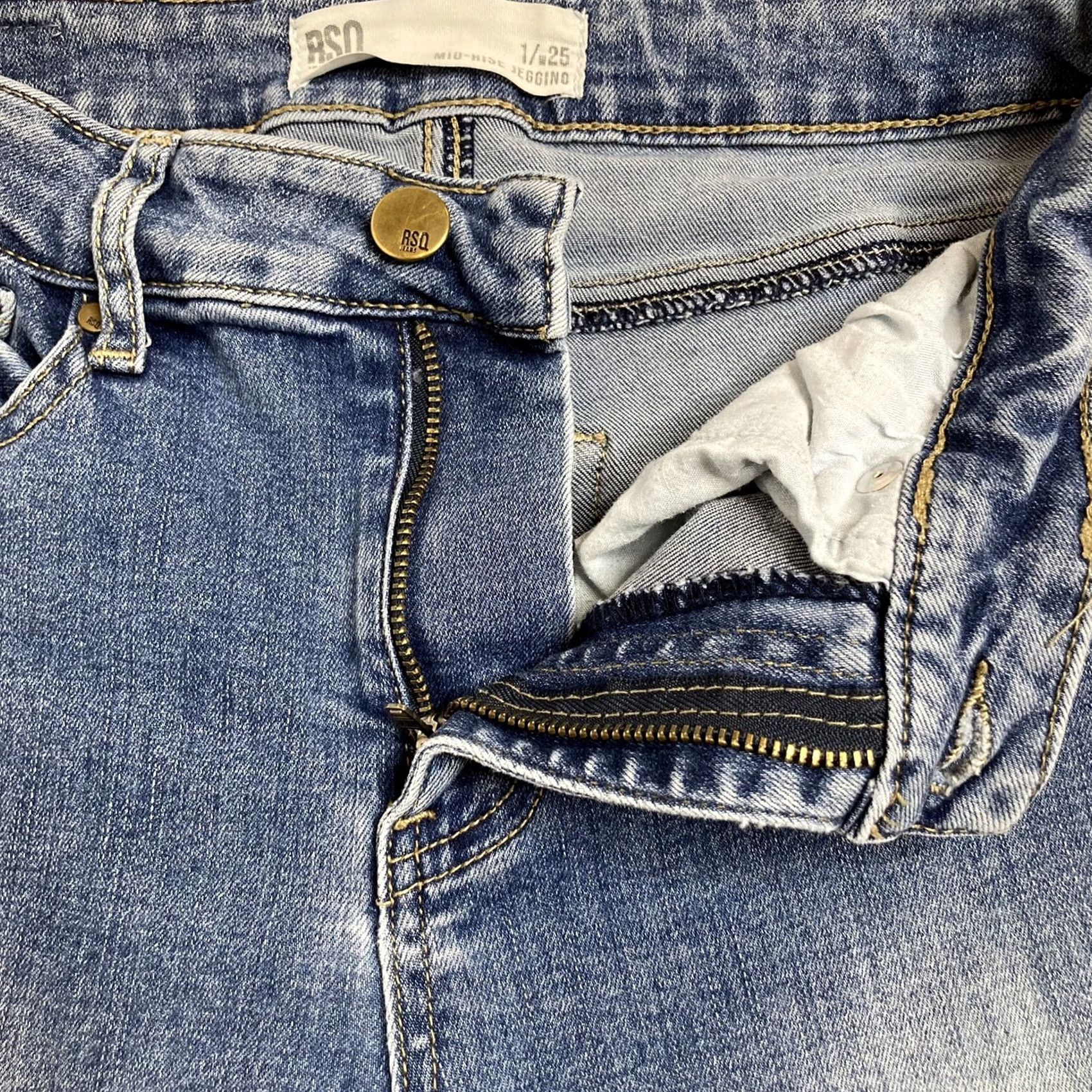 Rsq RSQ Jeans Womens Mid Rise Jeggings 25 28 Inseam Light Wash Blue Zip Closure 4.75" Leg Opening Denim 5-Pocket undefined Mens? Size 42" / US 20 - 6 Thumbnail