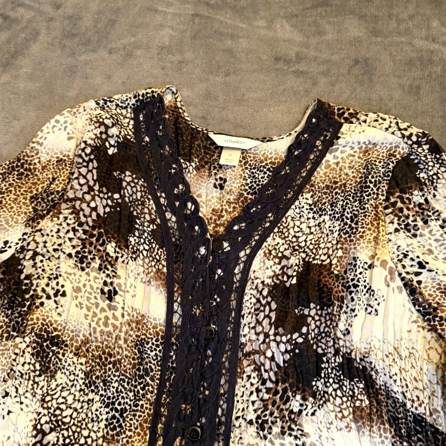 Vintage CJ Banks Blouse Top Womens Plus Size 2X V-Neck 3/4 Sleeve Animal Print Lace Trim Boho Chic Relaxed Fit Size XXL / US 16-18 / IT 52-54 - 2 Thumbnail