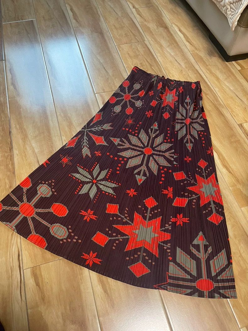 Issey Miyake Issey Miyake size:4 A red long skirt Size 33" - 1 Thumbnail