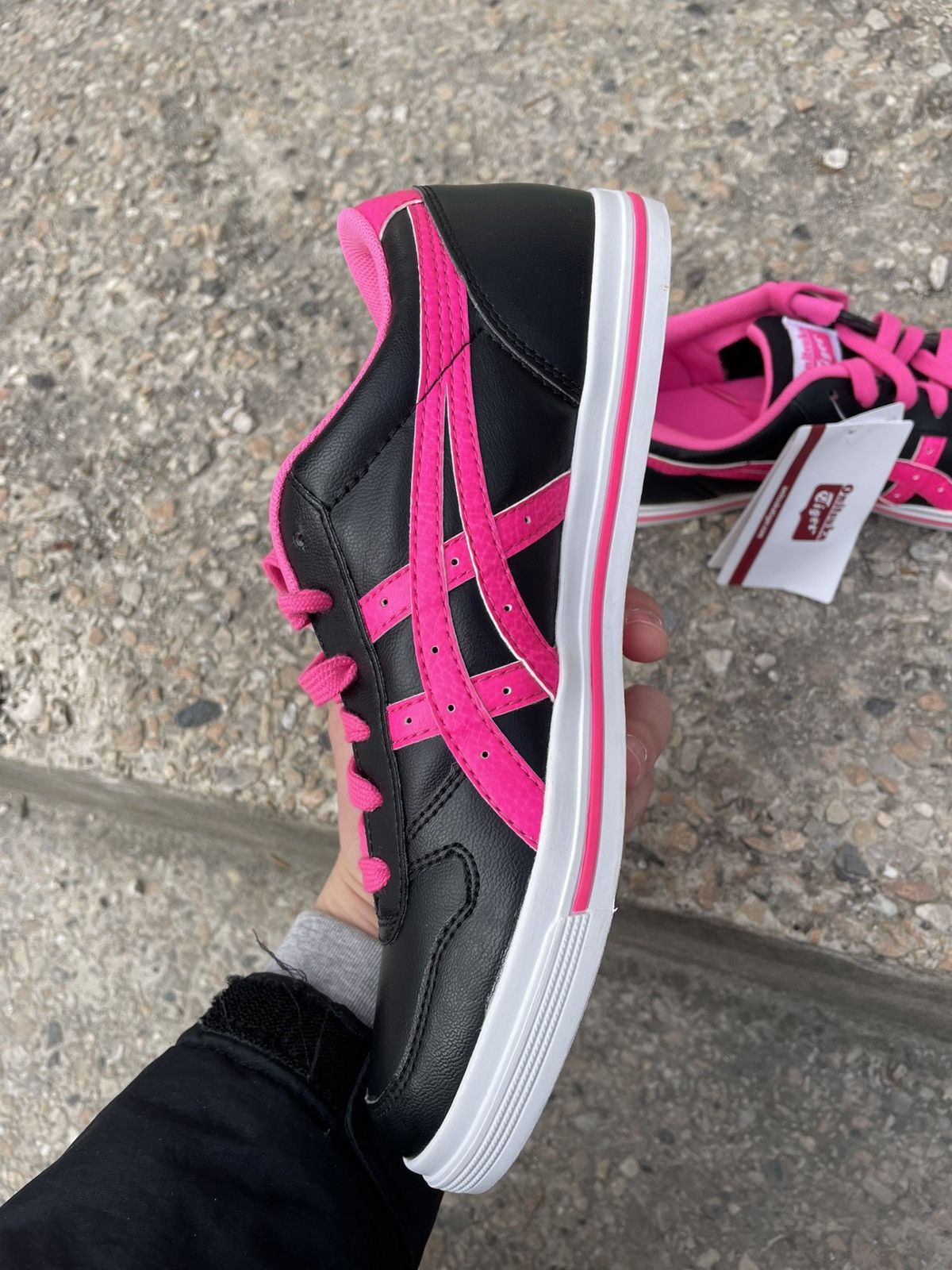 Asics NWB Asics Onitsuka Tiger Black Pink Sneakers EU 39 US 6 Size US 6 / IT 36 - 12 Thumbnail