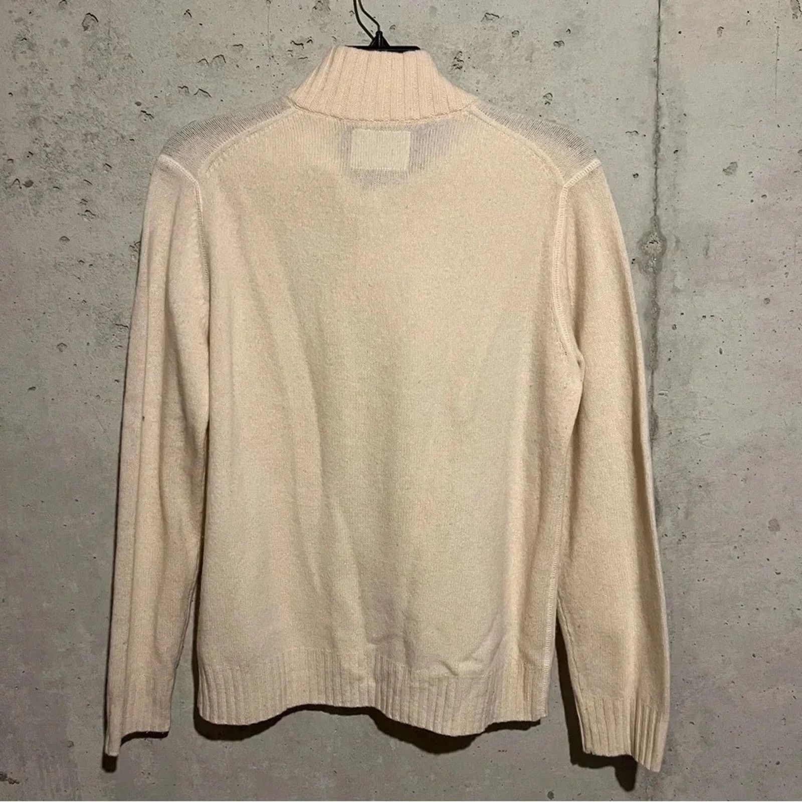 Express Express 100% Lambs Wool Sweater Cream Sz M Henley Mock Neck Size US M / EU 48-50 / 2 - 6 Thumbnail