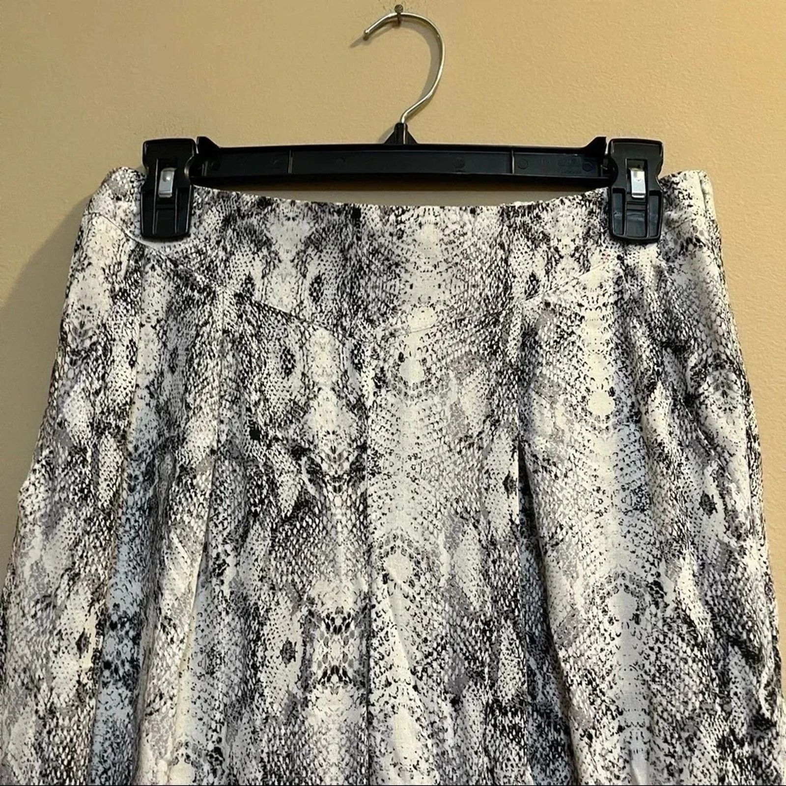 Other Miss Selfridge Pleated Soft Pants Snake Skin Women’s Size 6 Size 28" / US 6 / IT 42 - 10 Thumbnail