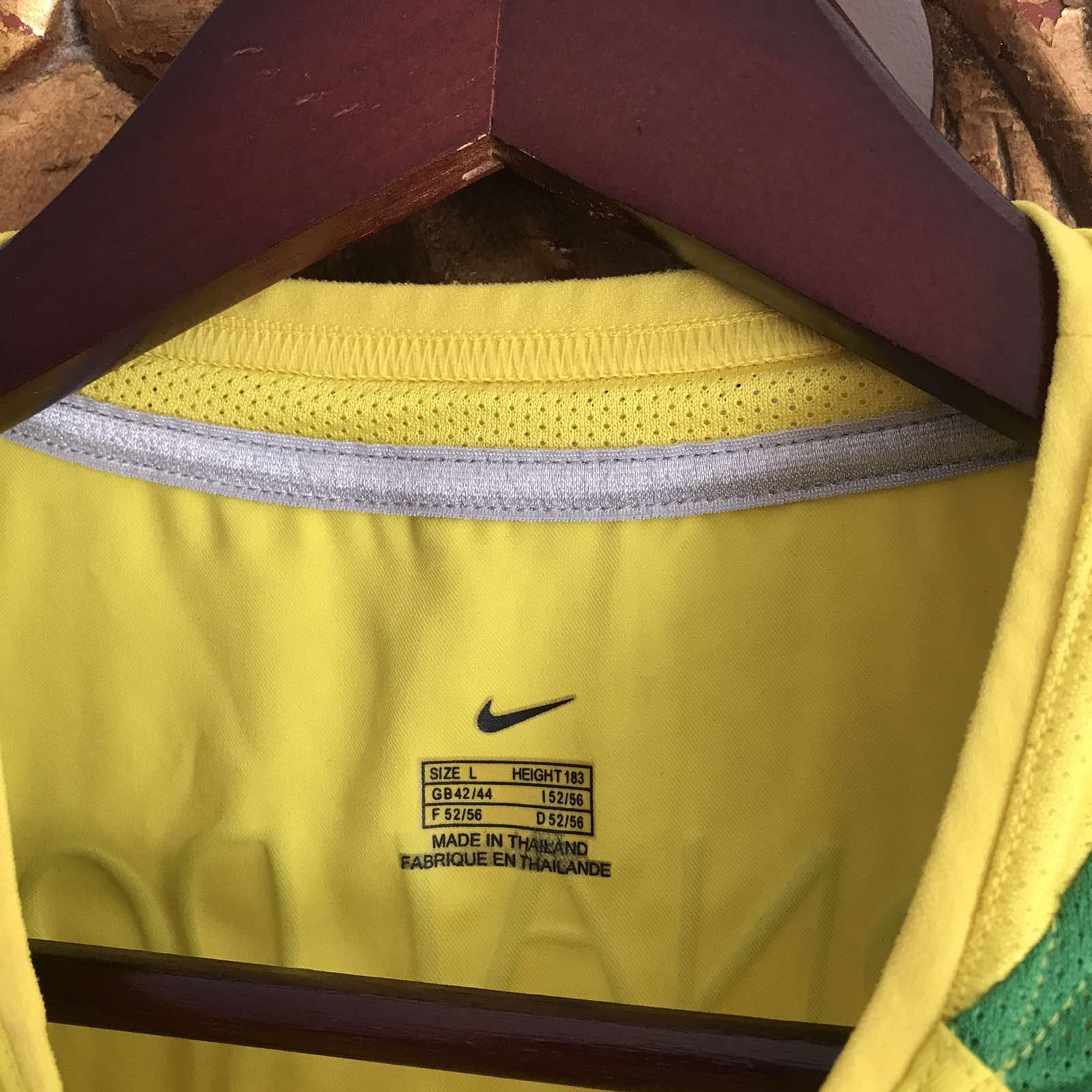 Nike Vintage 2002 Brazil Nike Home football shirt Soccer Jersey Size US L / EU 52-54 / 3 - 4 Thumbnail