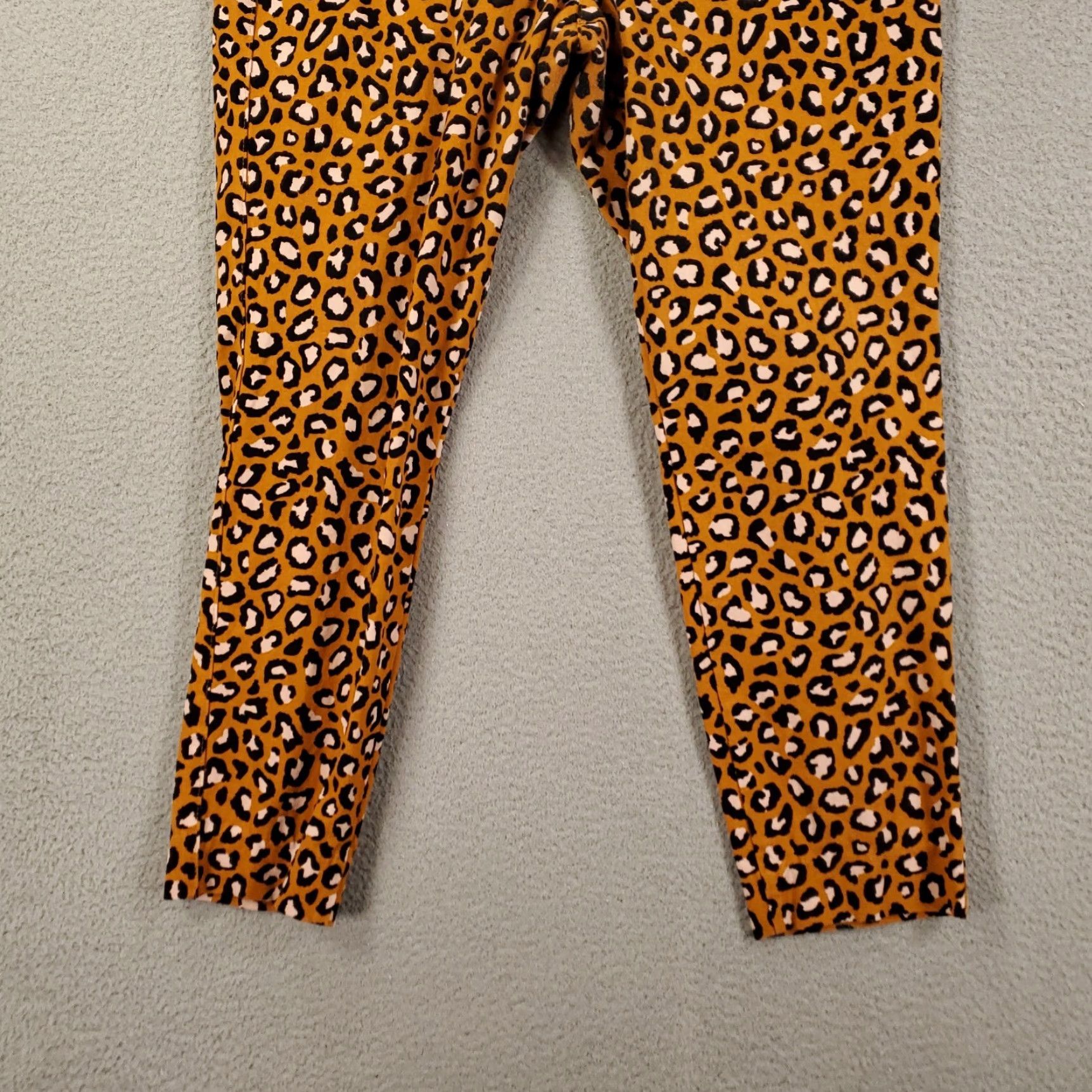 Old Navy Old Navy Leopard Pants Womens 14 Pixie Animal Print Stretch Ankle Cheetah Pants Regular Women 90s City Size 36" / US 14 / IT 50 - 3 Thumbnail