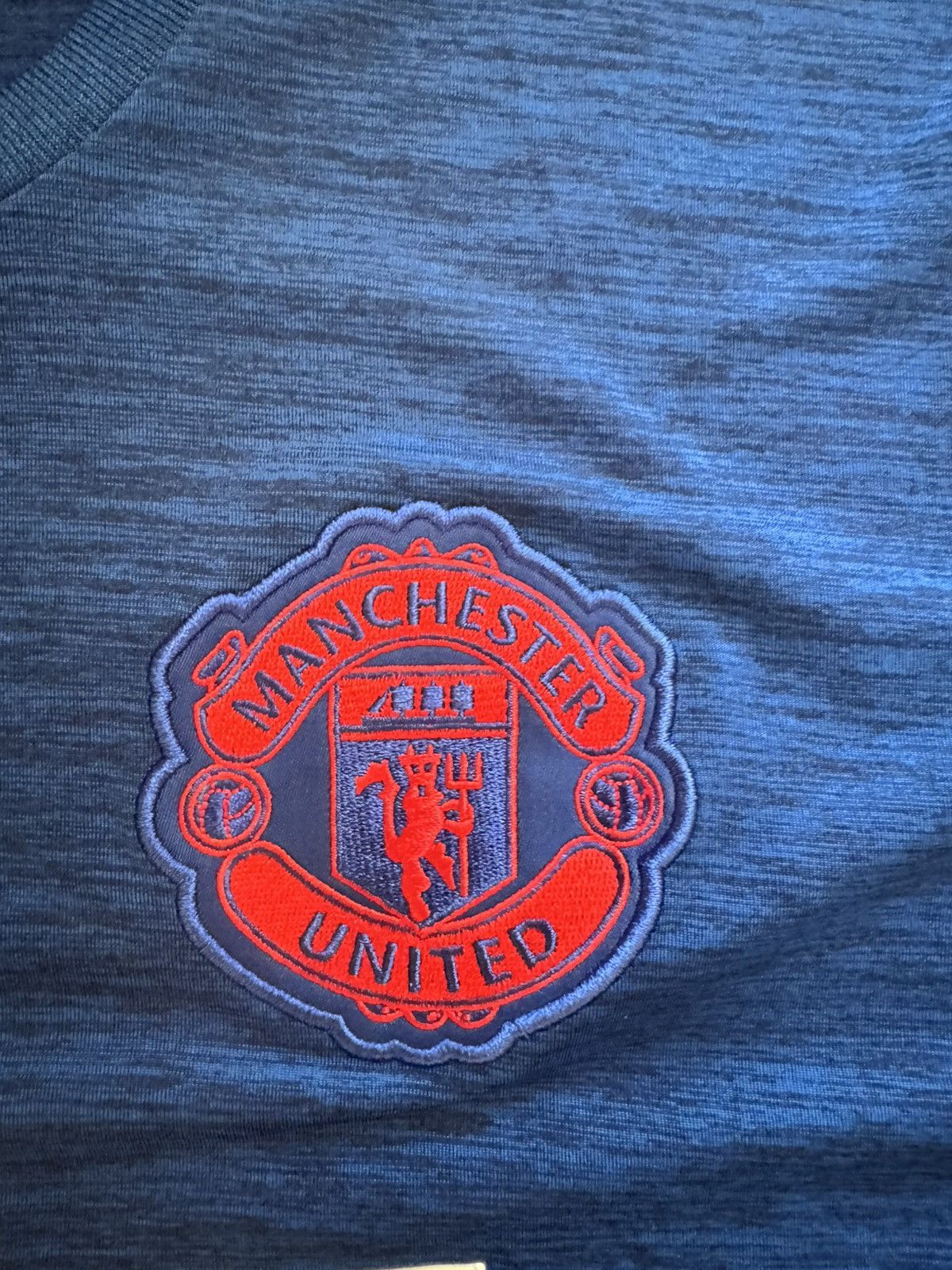 Adidas MANCHESTER UNITED 2016 2017 AWAY SOCCER JERSEY ADIDAS SZ L Size US L / EU 52-54 / 3 - 6 Thumbnail