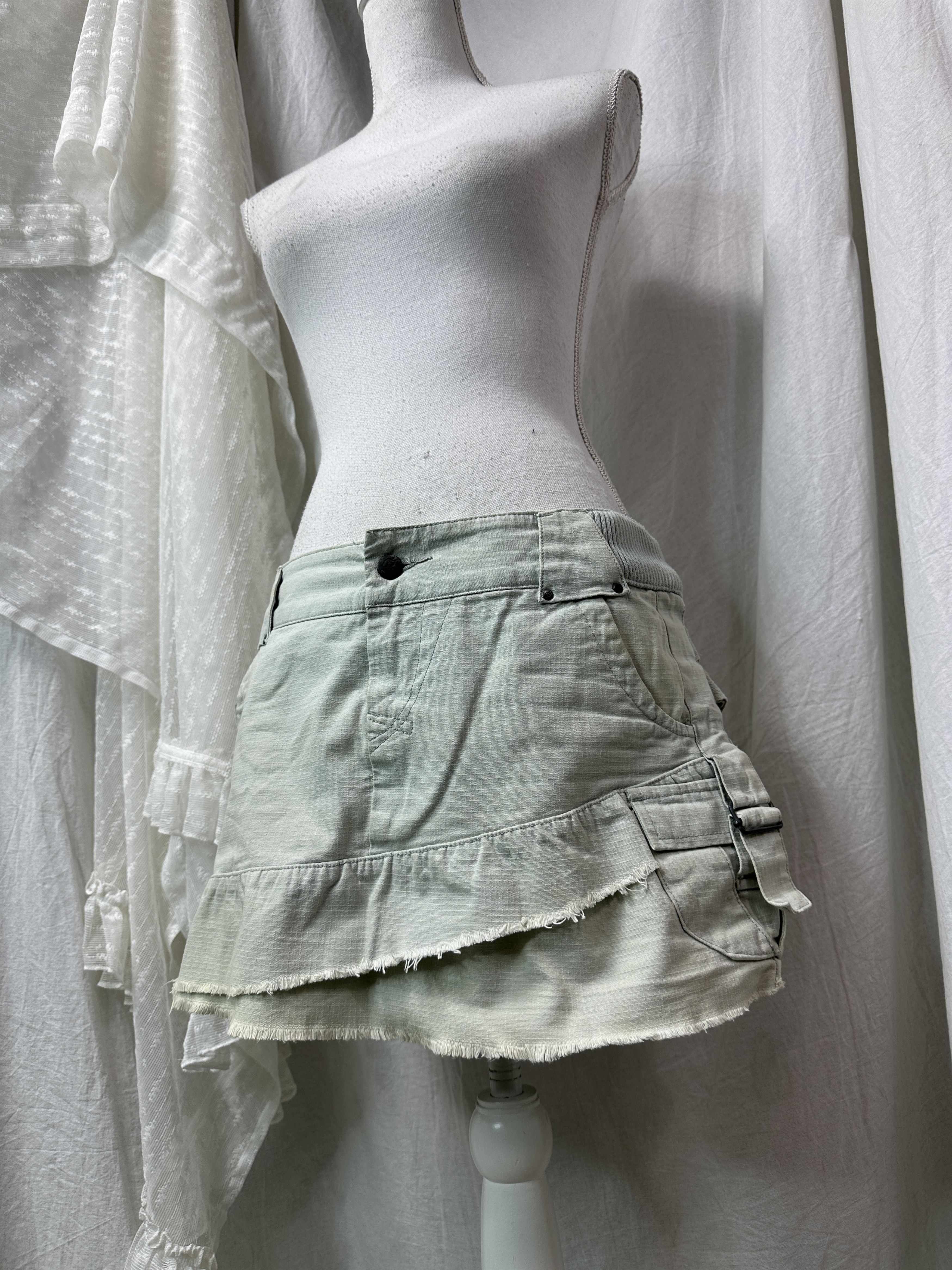 Vintage Vintage Military Styled Cargo Mini Skirt Y2K Size 25" / US 0 / IT 36 - 1 Thumbnail