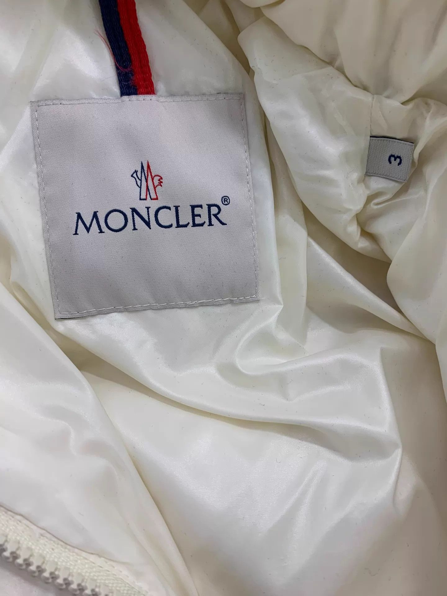 Moncler MonclerBadyfurWhiteFoxFurCollarDetachableHood3down Size M / US 6-8 / IT 42-44 - 4 Thumbnail