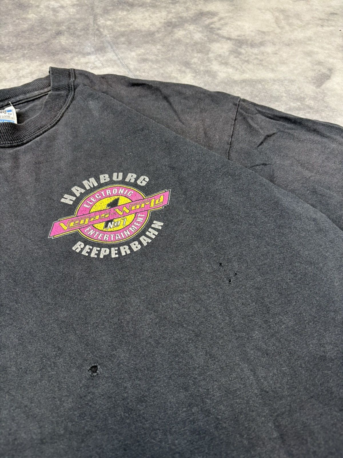 Vintage Vintage distressed electronic entertainment Las Vegas tshirt Size US XL / EU 56 / 4 - 5 Thumbnail