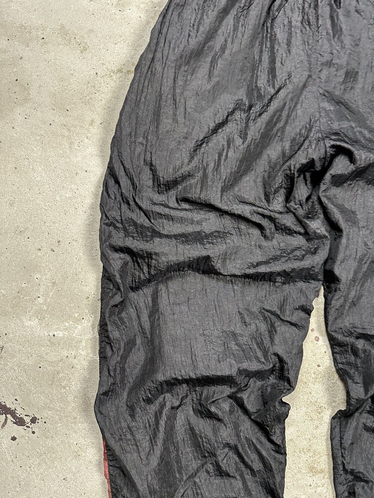 Sergio Tacchini Vintage 90s Sergio Tacchini Black Baggy Track Pants Taped Size US 34 / EU 50 - 13 Thumbnail