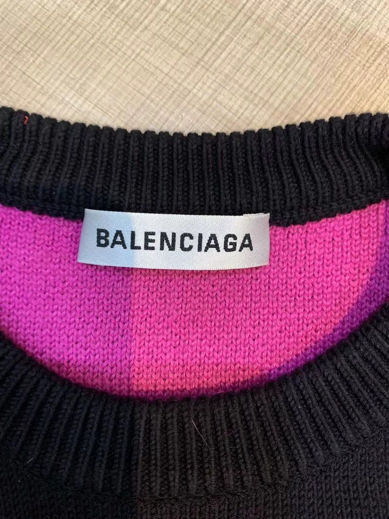 Balenciaga Balenciaga Classic barrage full logo sweater black powder Size US S / EU 44-46 / 1 - 2 Thumbnail
