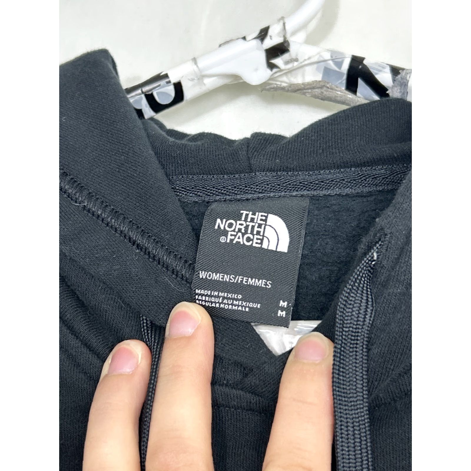 The North Face VINTAGE North Face Womens Medium Black White Spellout Pullover Hoodie Size M / US 6-8 / IT 42-44 - 6 Thumbnail