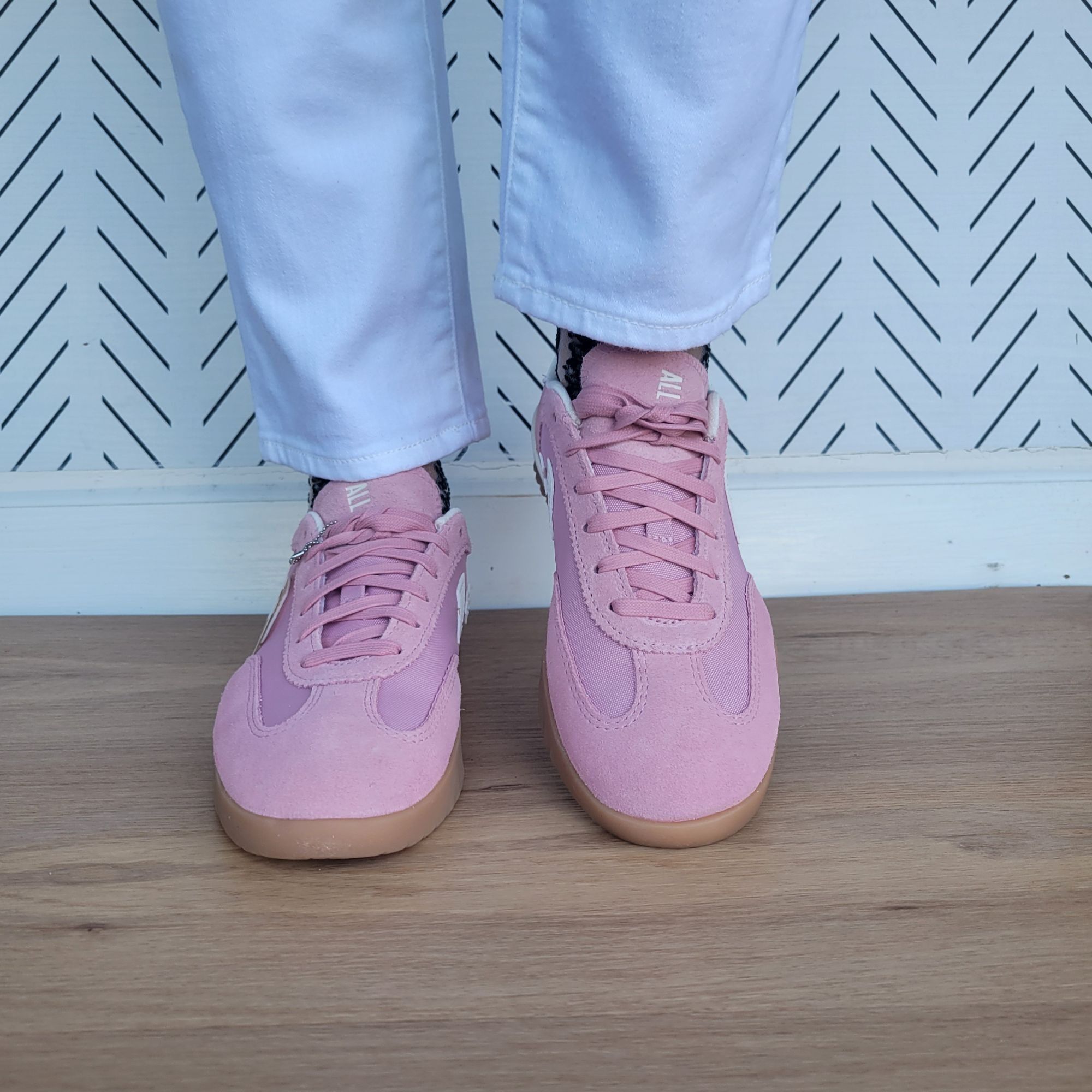 Converse ⭐Converse Run Star Trainer Ox Sz 7 Women Casual Shoes Suede Size US 7 / IT 37 - 4 Thumbnail