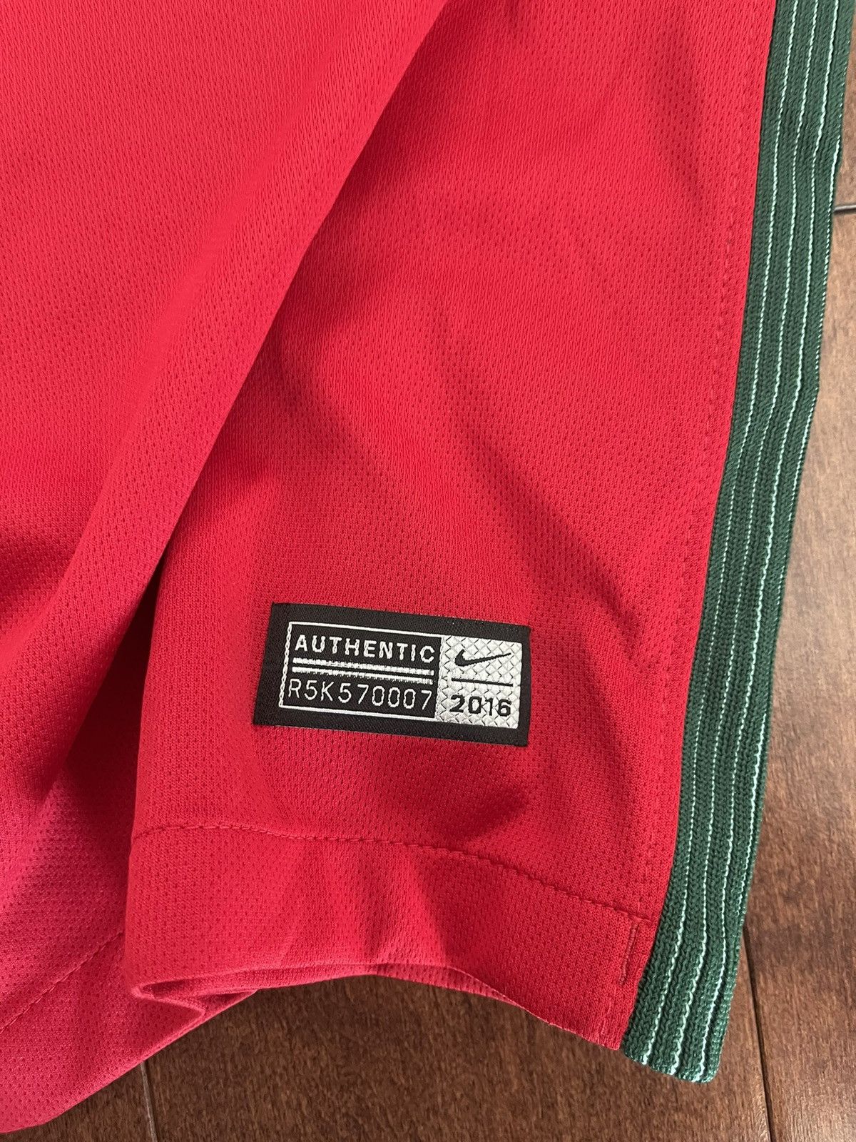 Nike 2016-2017 Nike Portugal Home Soccer Jersey Size US M / EU 48-50 / 2 - 5 Thumbnail