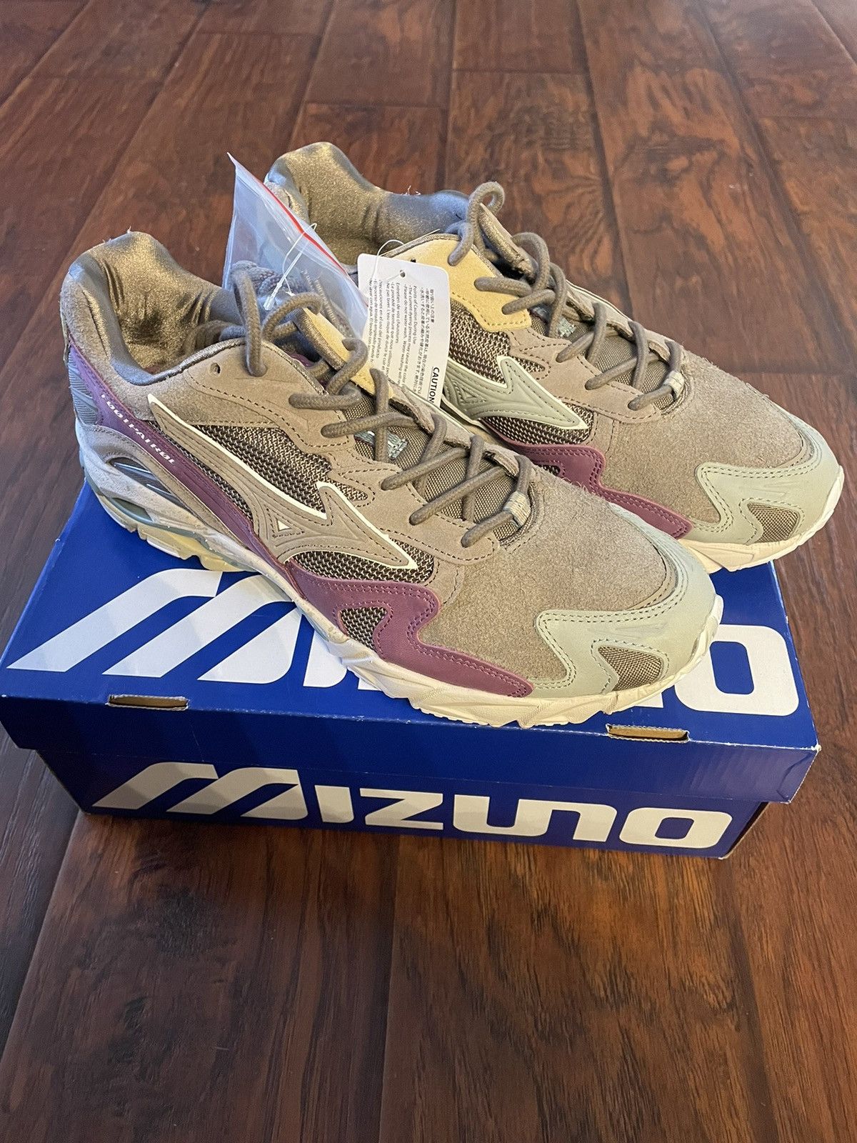 Footpatrol × Mizuno Mizuno Wave Rider 10 Footpatrol Grey Rust Size US 9 / EU 42 - 1 Thumbnail